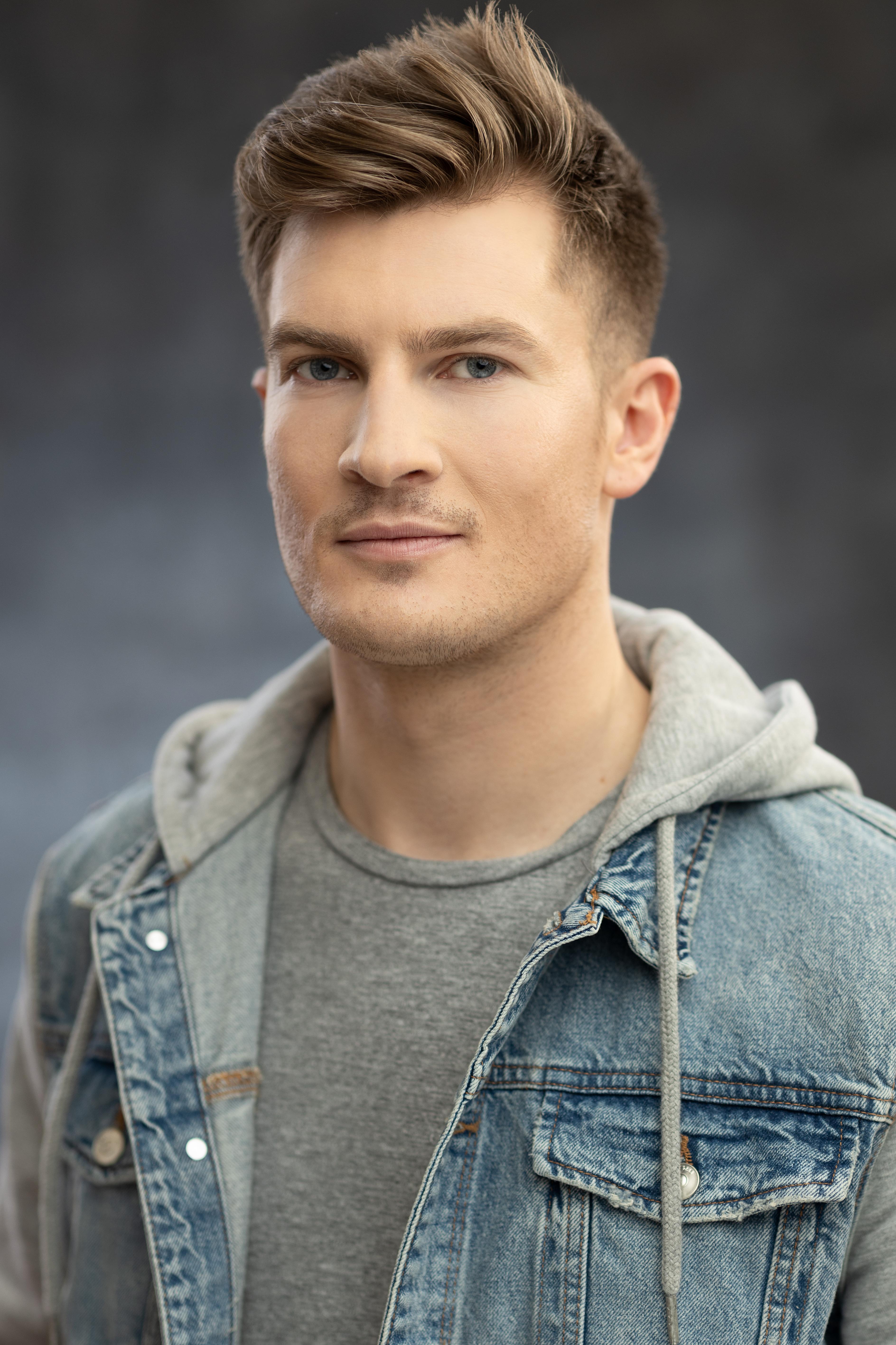 actor Mark Masterton large photo