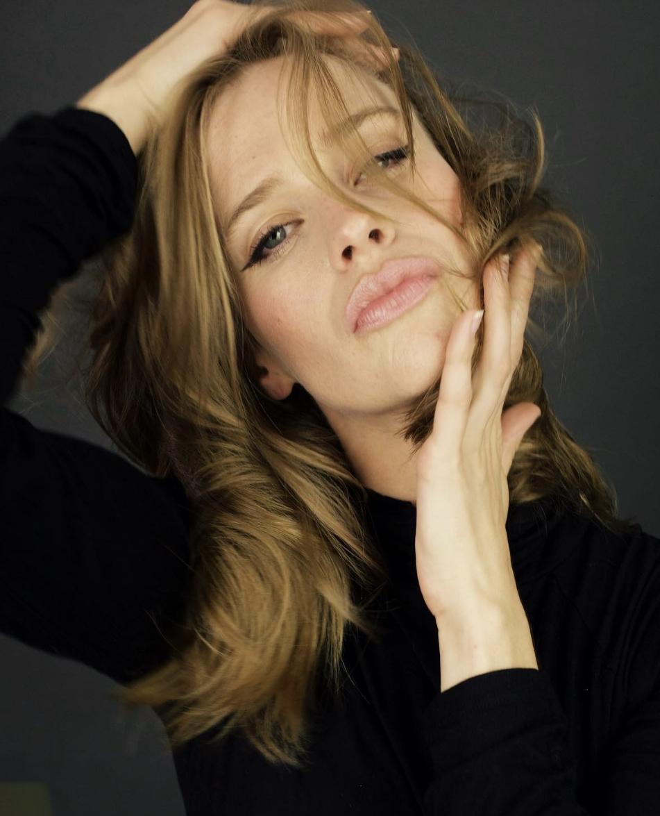 actor Camille Stopps large photo