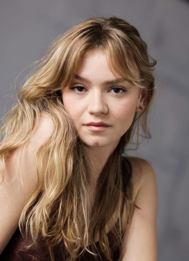 actor Bella DeLong large photo