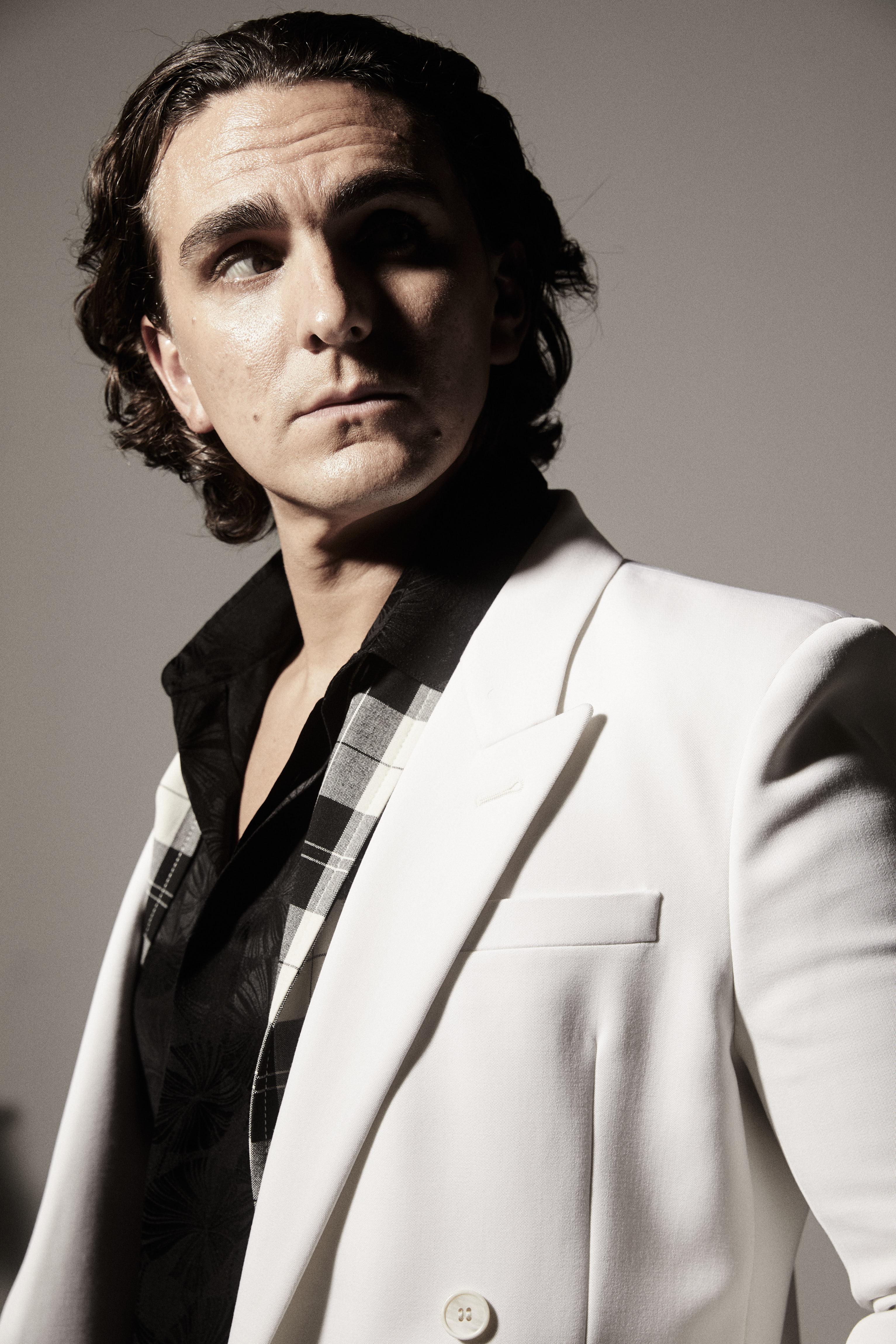 actor Leo Oliva large photo