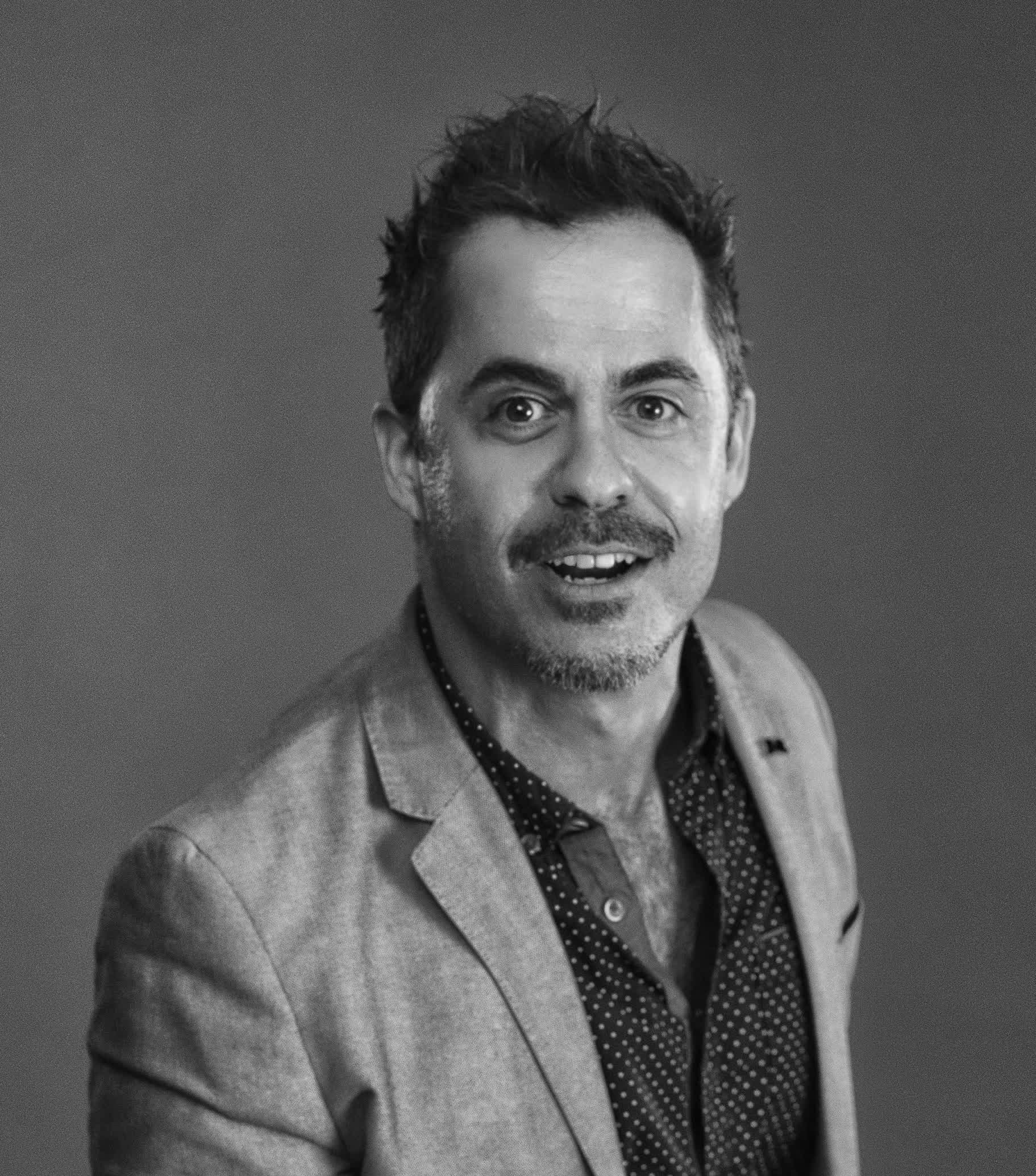 actor Chris Schwartz large photo