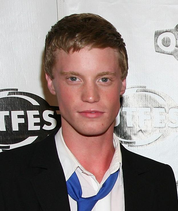 actor Daniel Skelton large photo