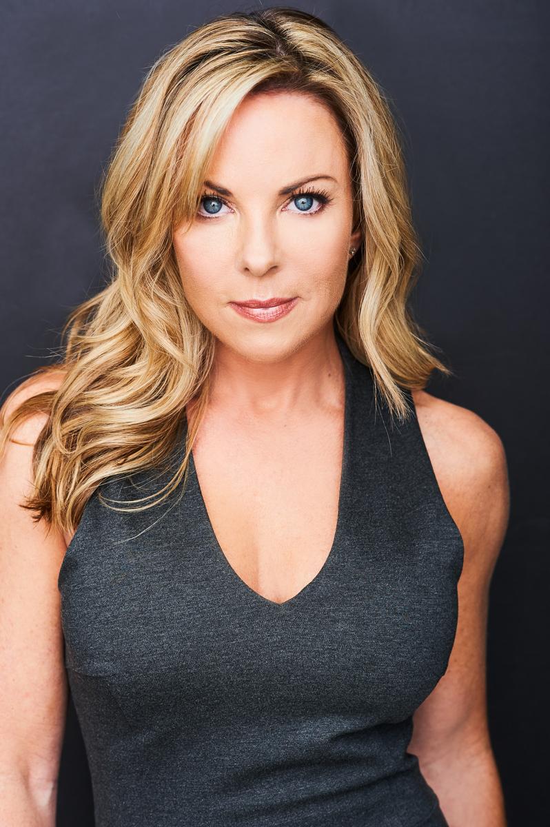 actor Ally Holmes large photo