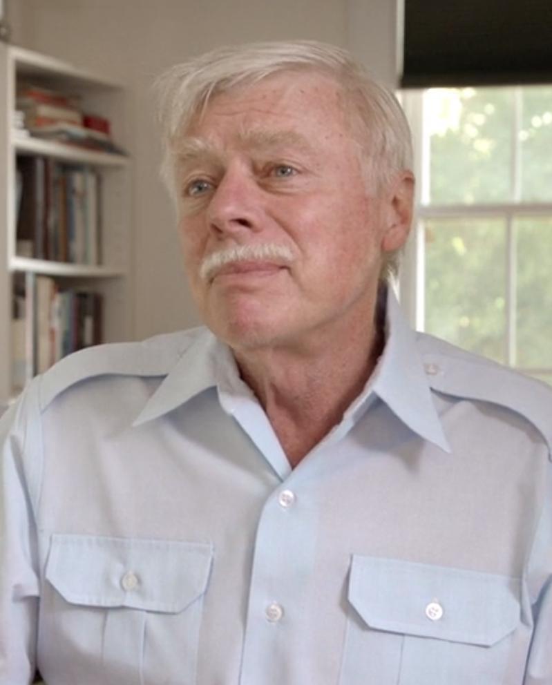 actor Ric Gillespie large photo