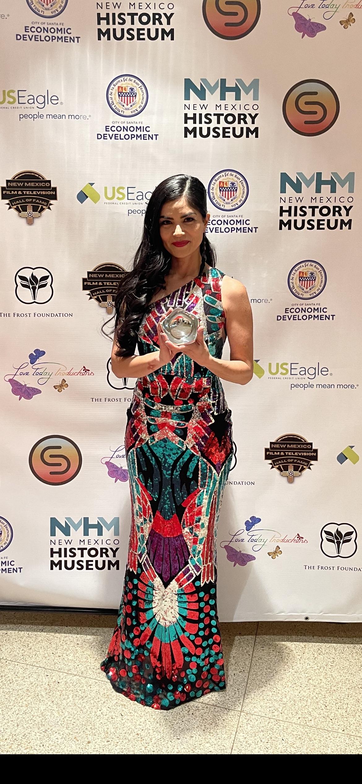 actor Alma Sisneros large photo