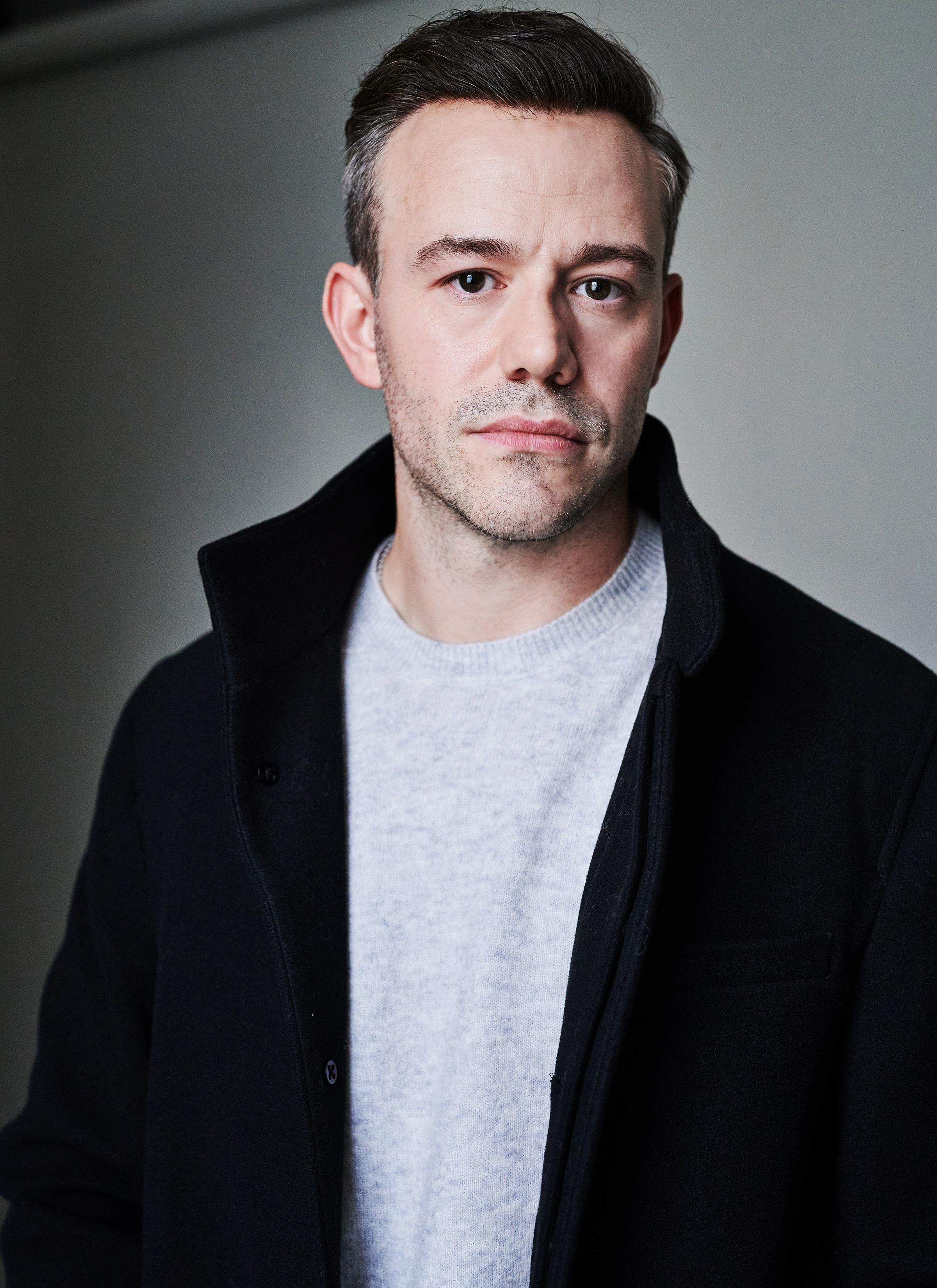 actor Oliver Devoti large photo