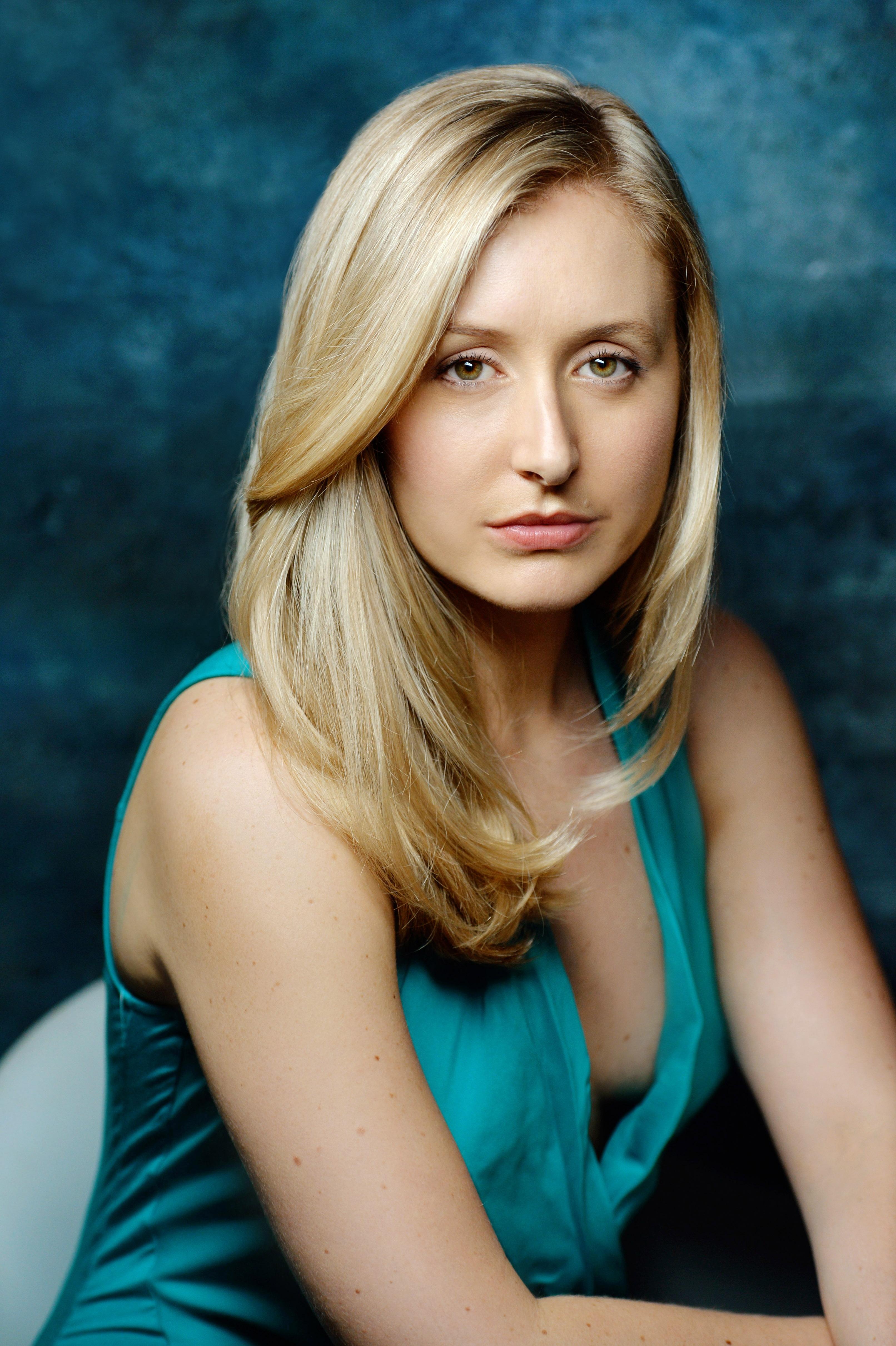 actor Katie Amess large photo