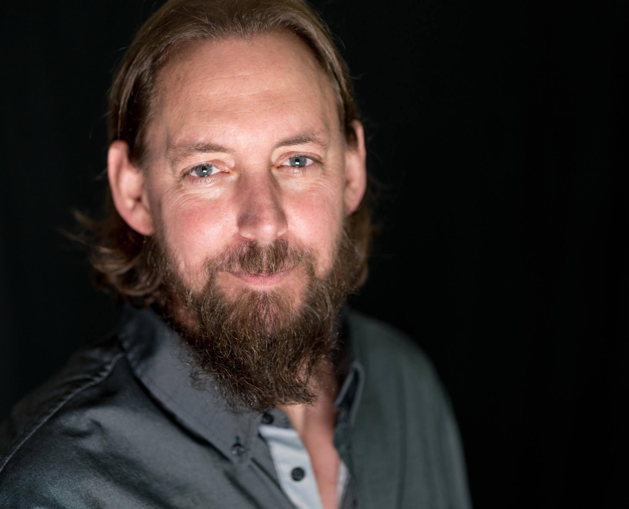 actor Shannon Houk large photo