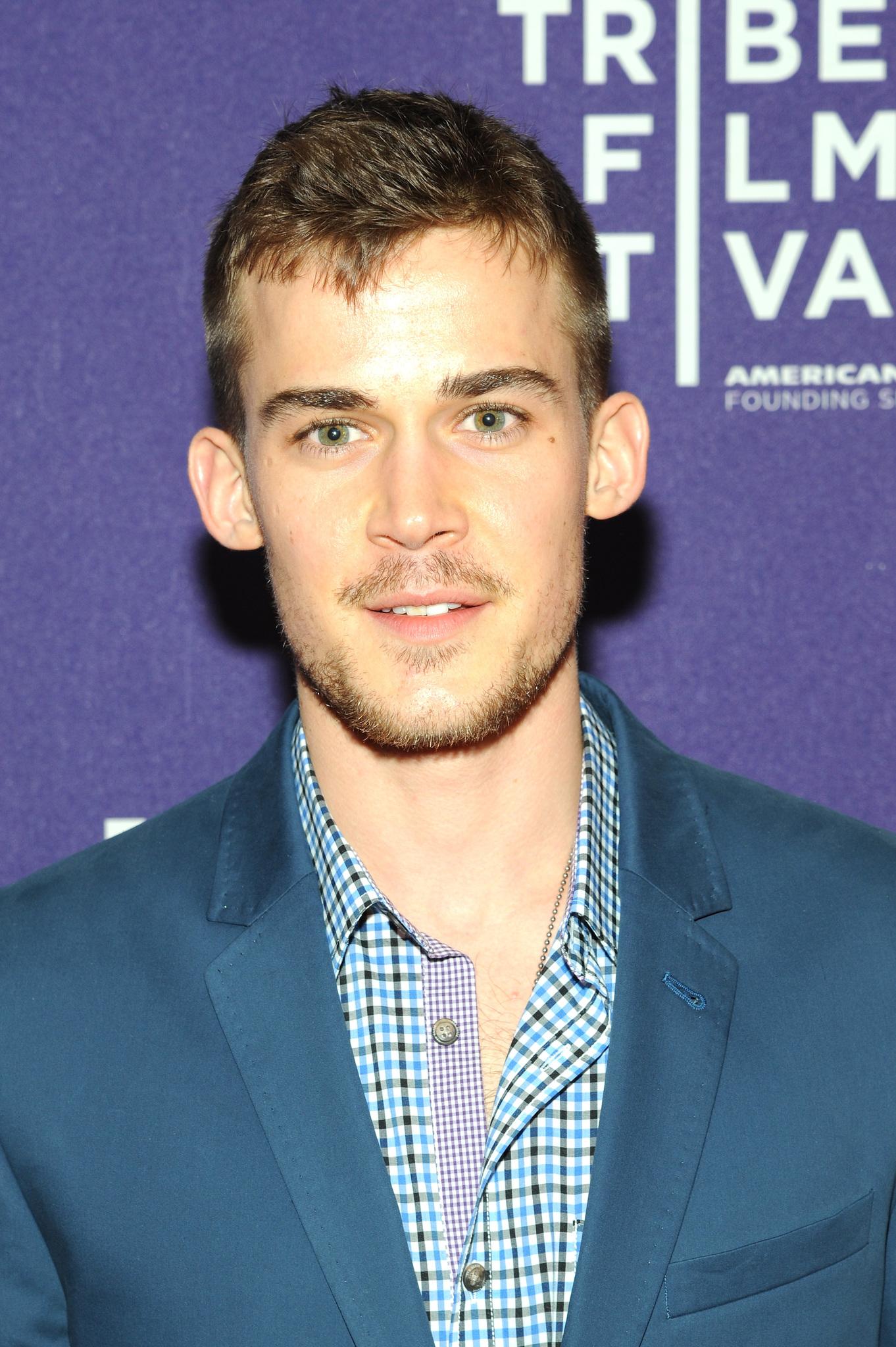 actor Josh Salatin large photo