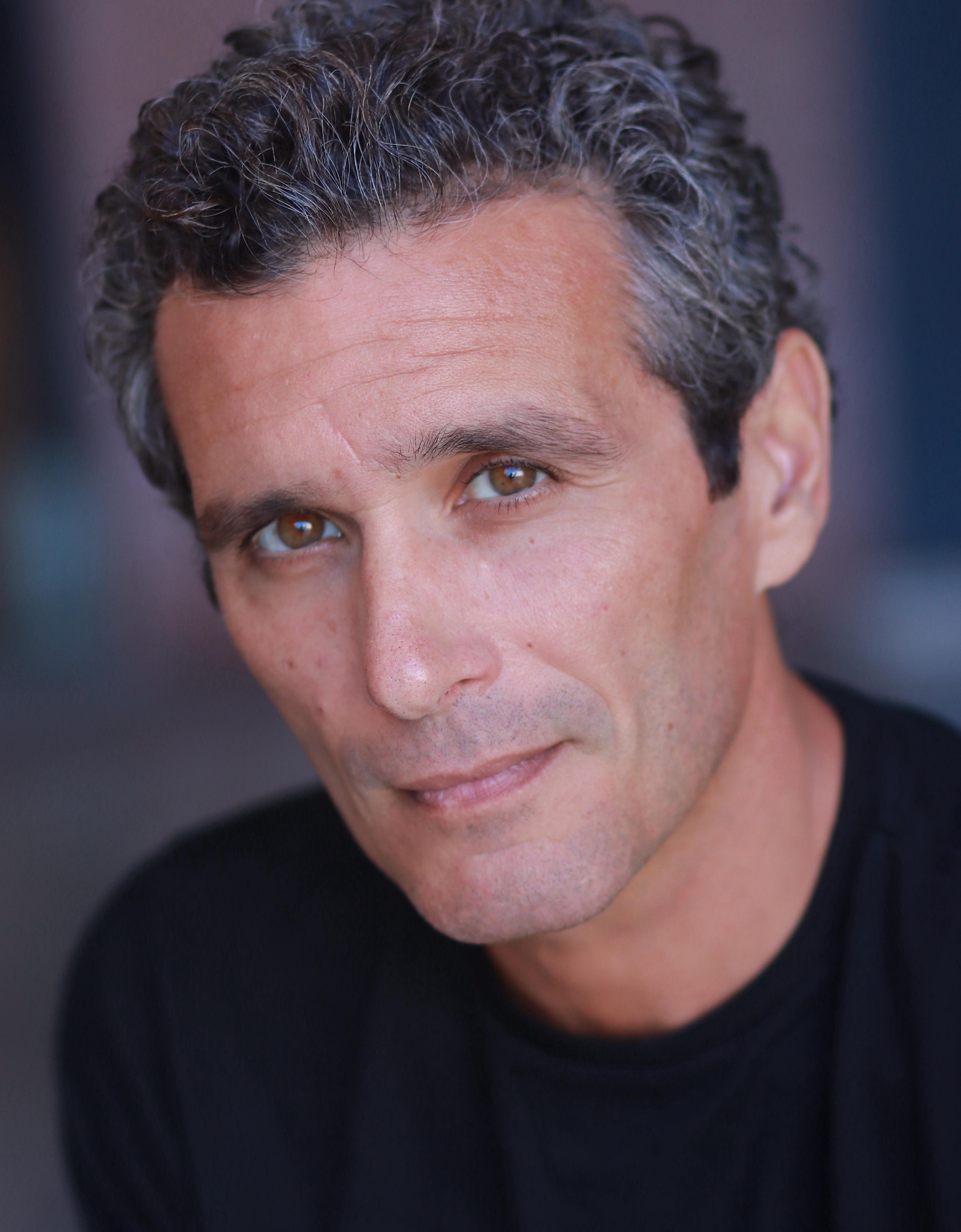 actor Xander Bailey large photo