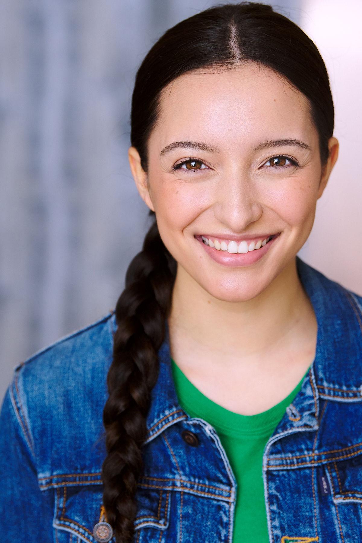 actor Emily Rey large photo