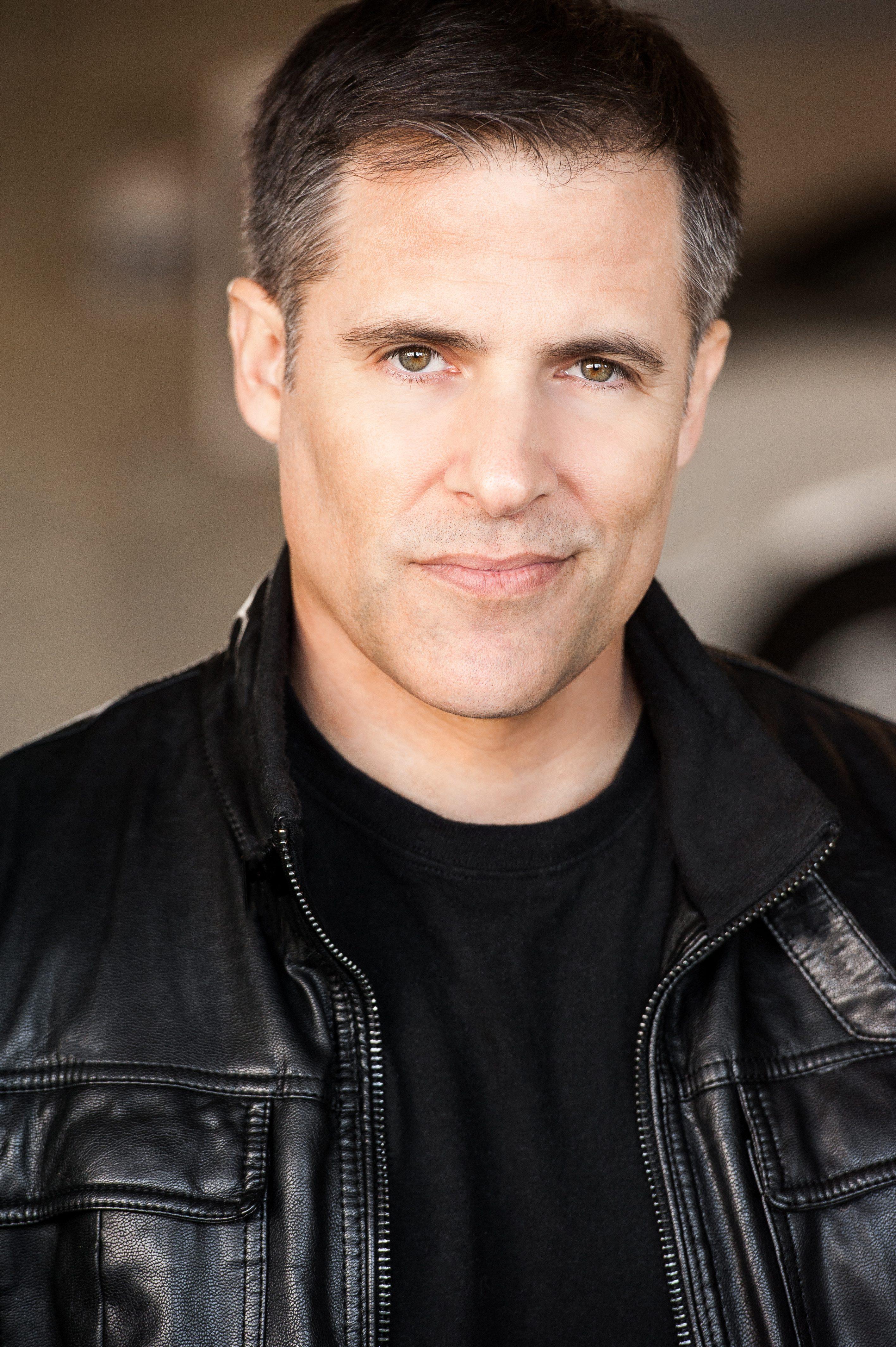 actor Owen Thomas large photo