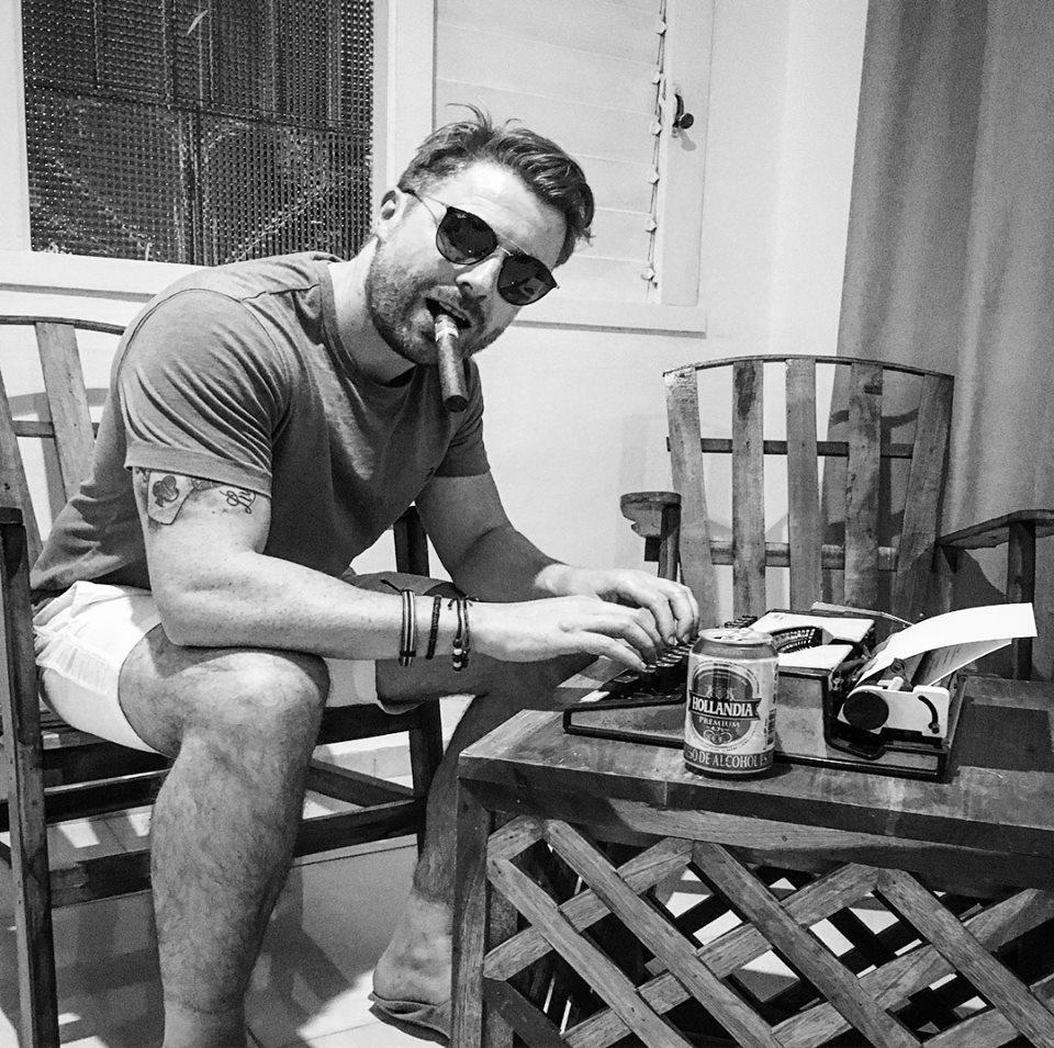 actor Luke Hanlon large photo