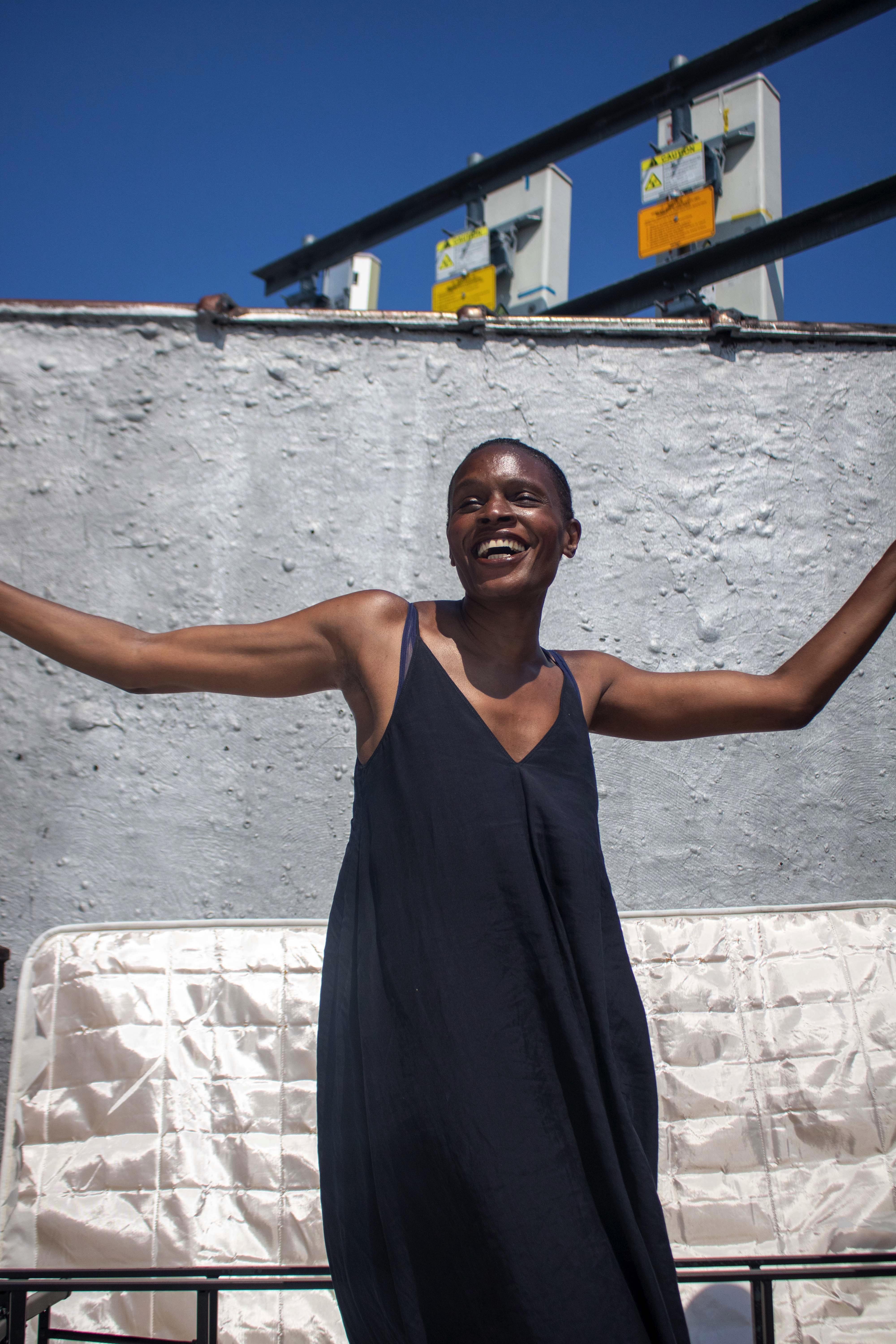 actor Okwui Okpokwasili large photo