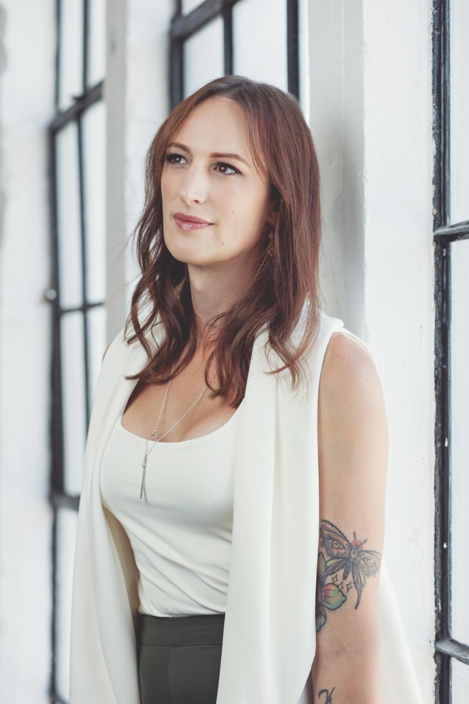 actor Jen Richards large photo