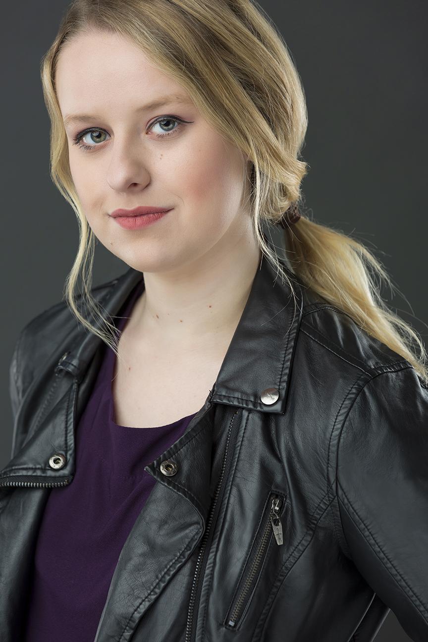 actor Beth Metcalf large photo