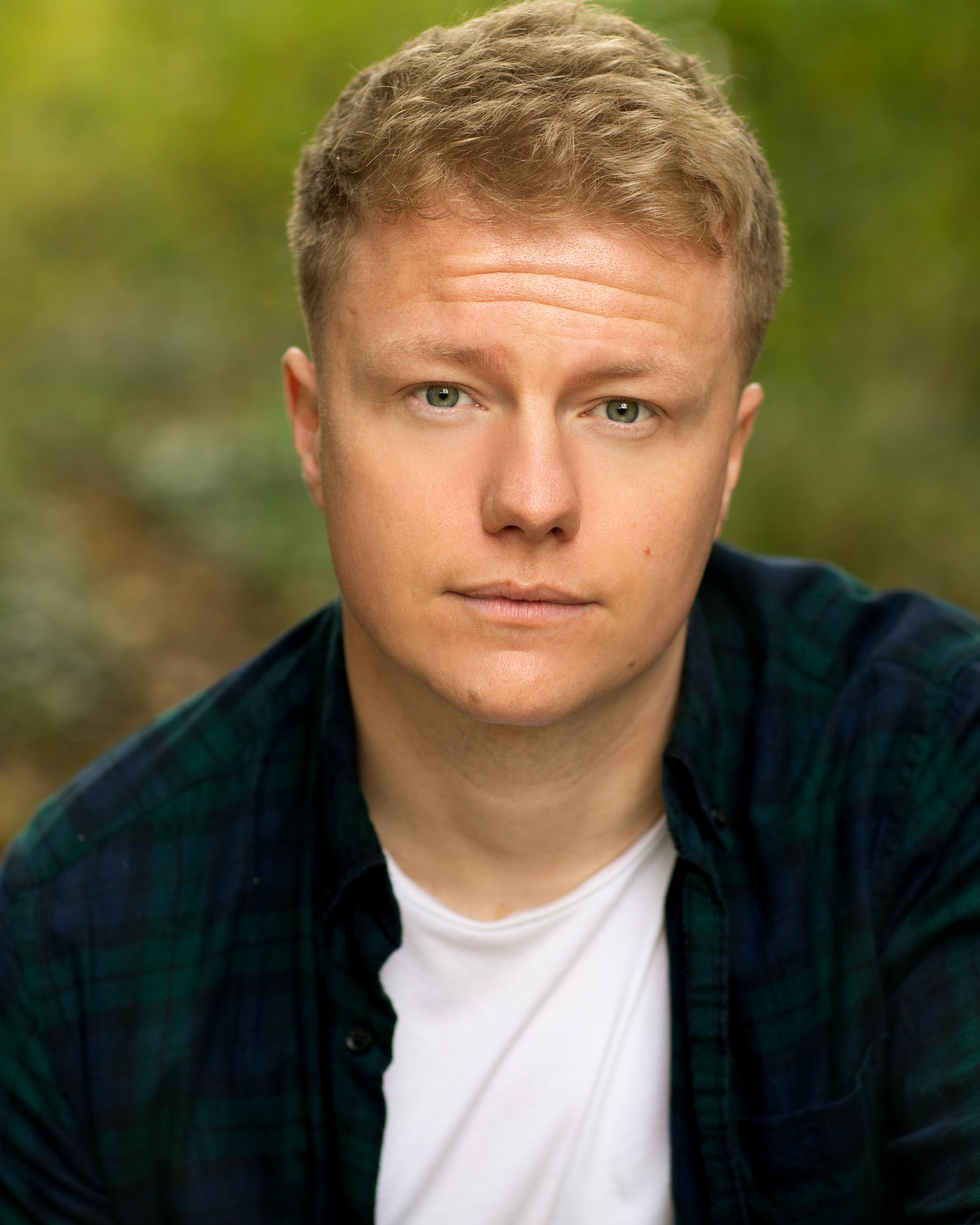 actor Robert Mitchell large photo