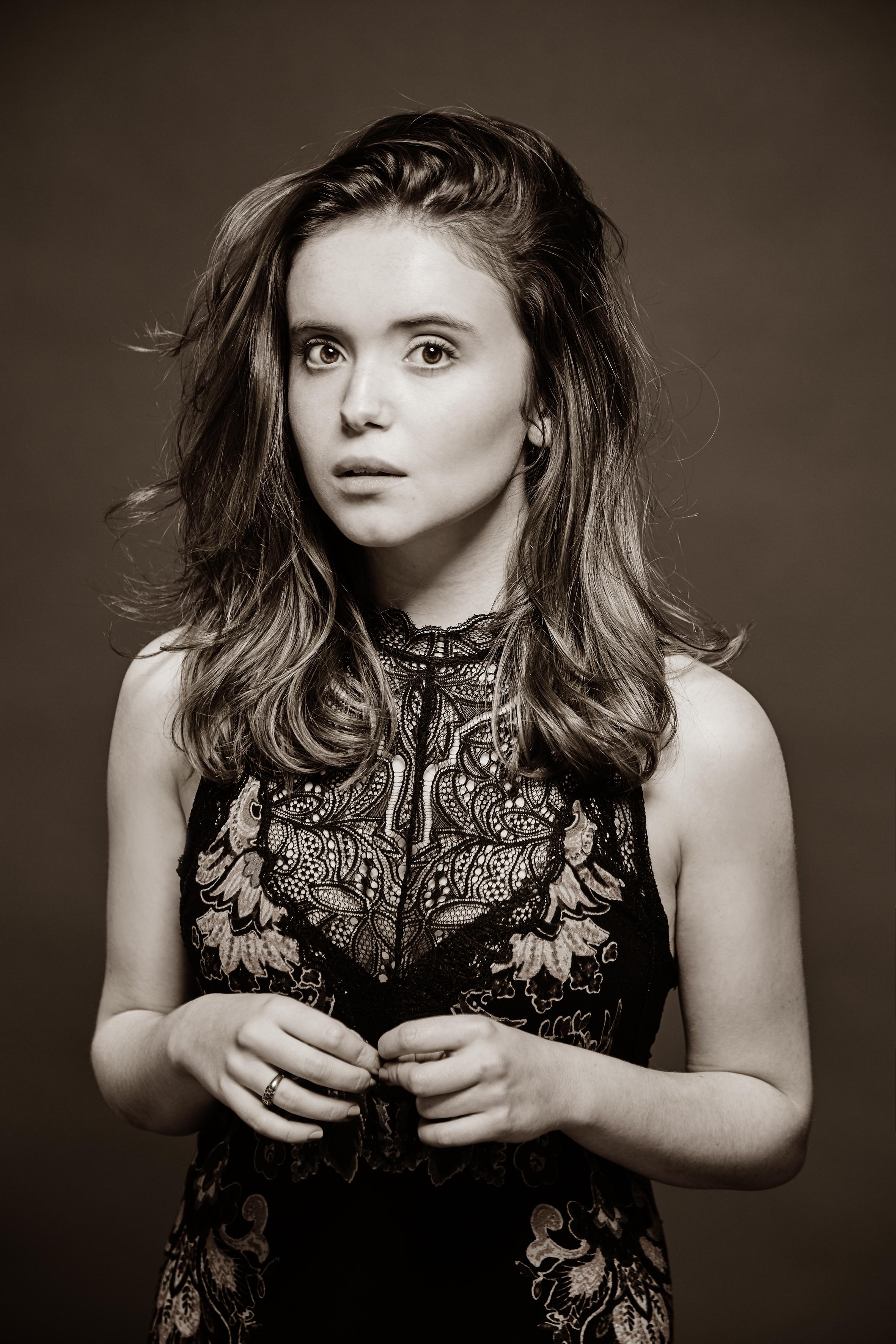 actor Lara Robinson large photo