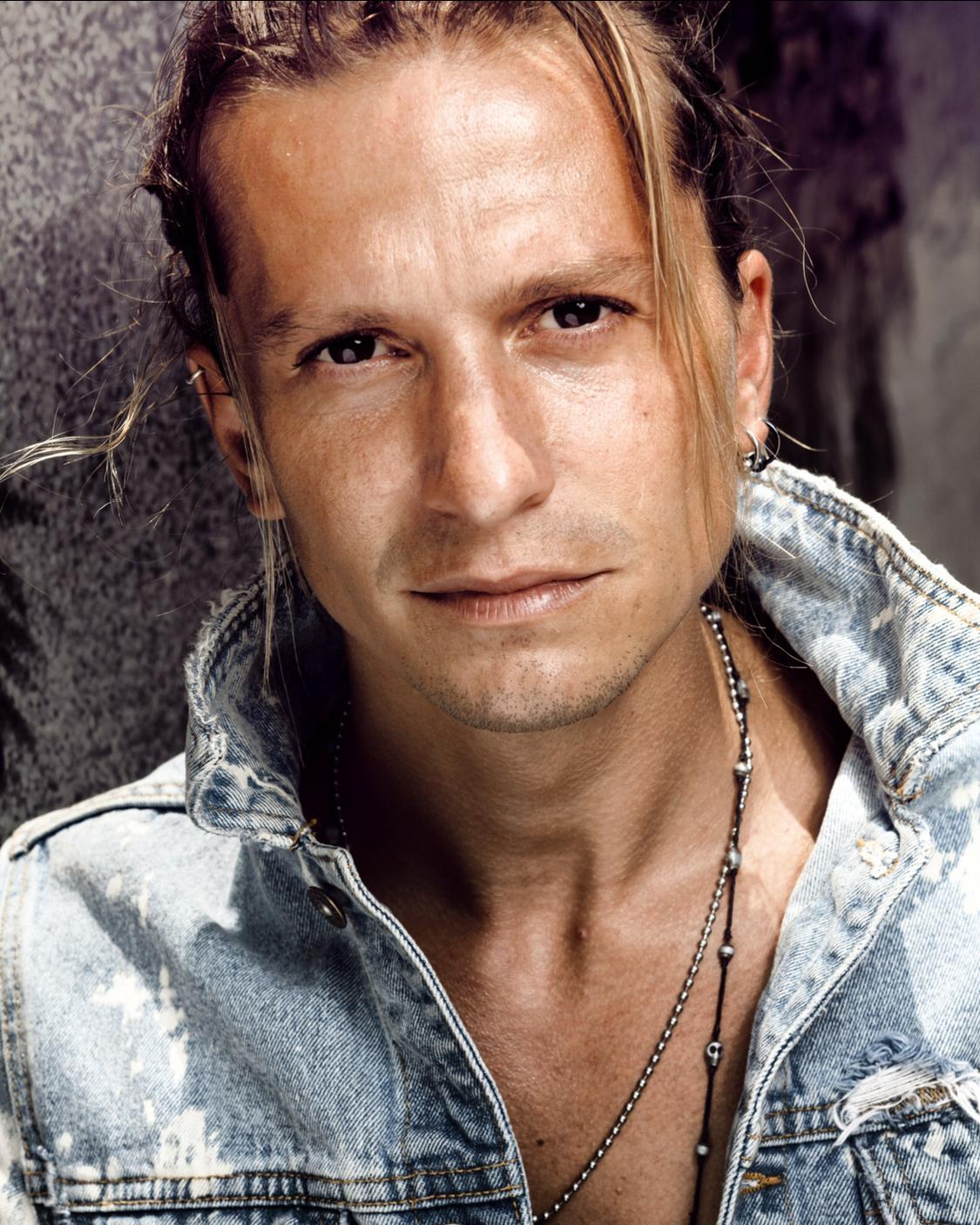 actor Manuel Giusti large photo