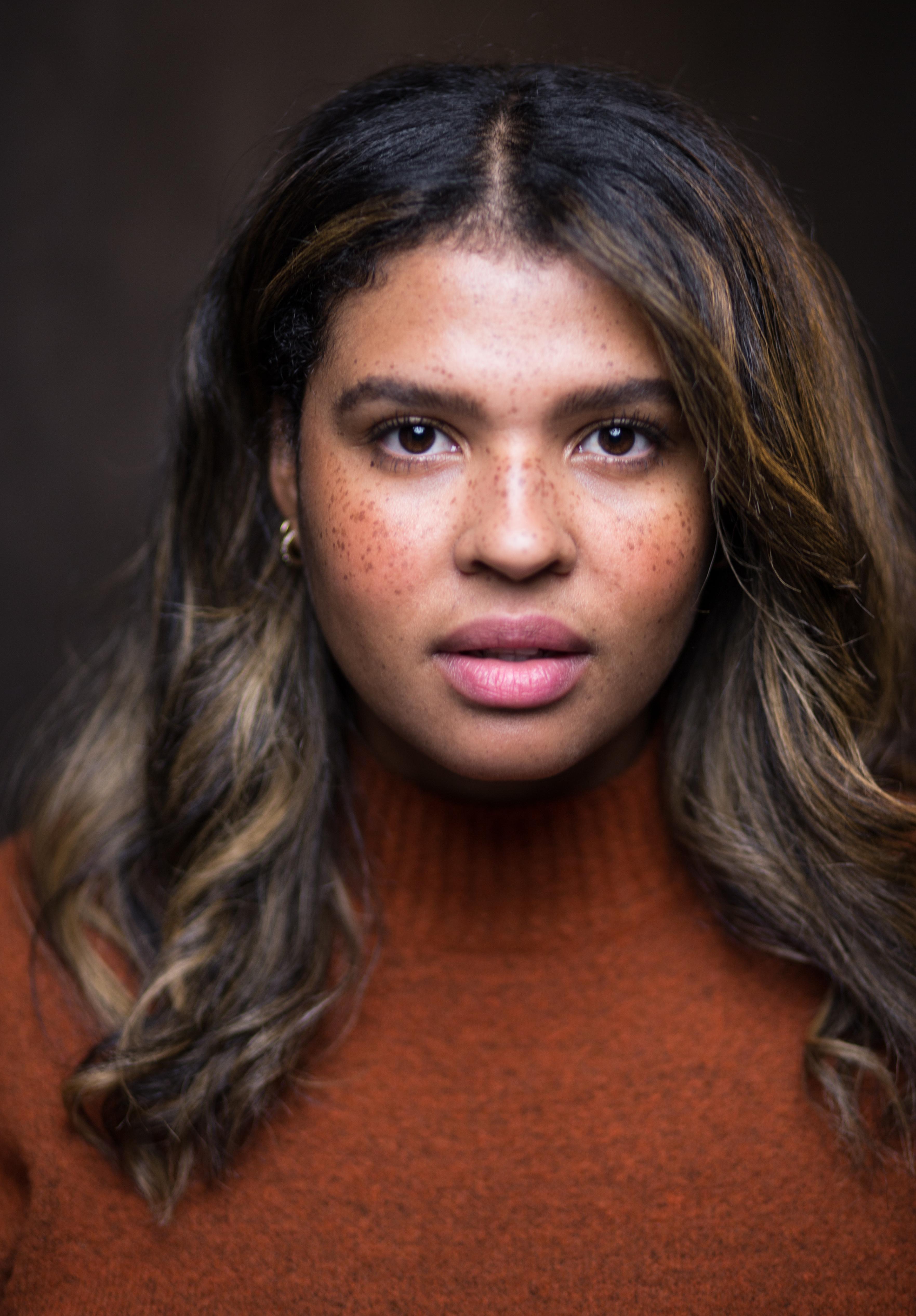 actor Jamie Marie Leary large photo