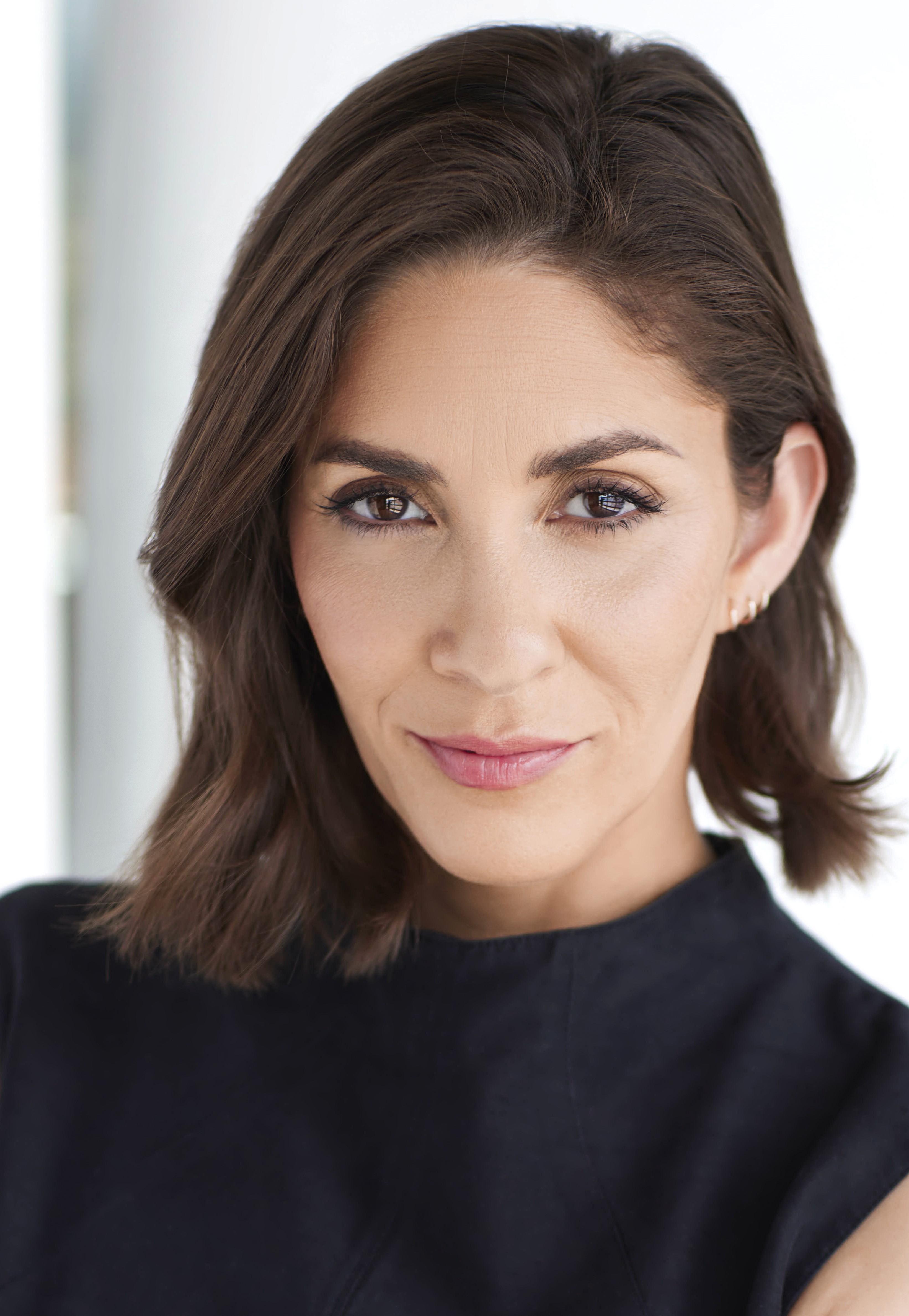 actor Cynthia Santiago large photo