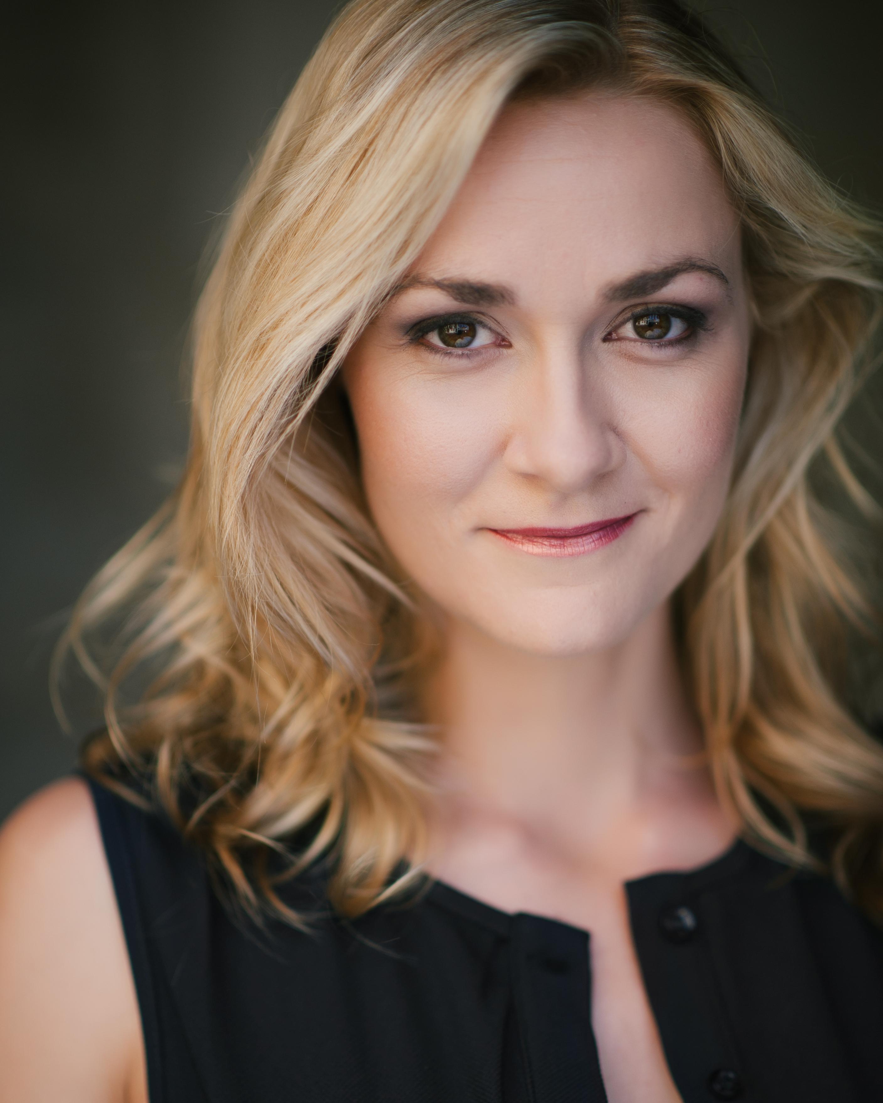 actor Julia Billington large photo