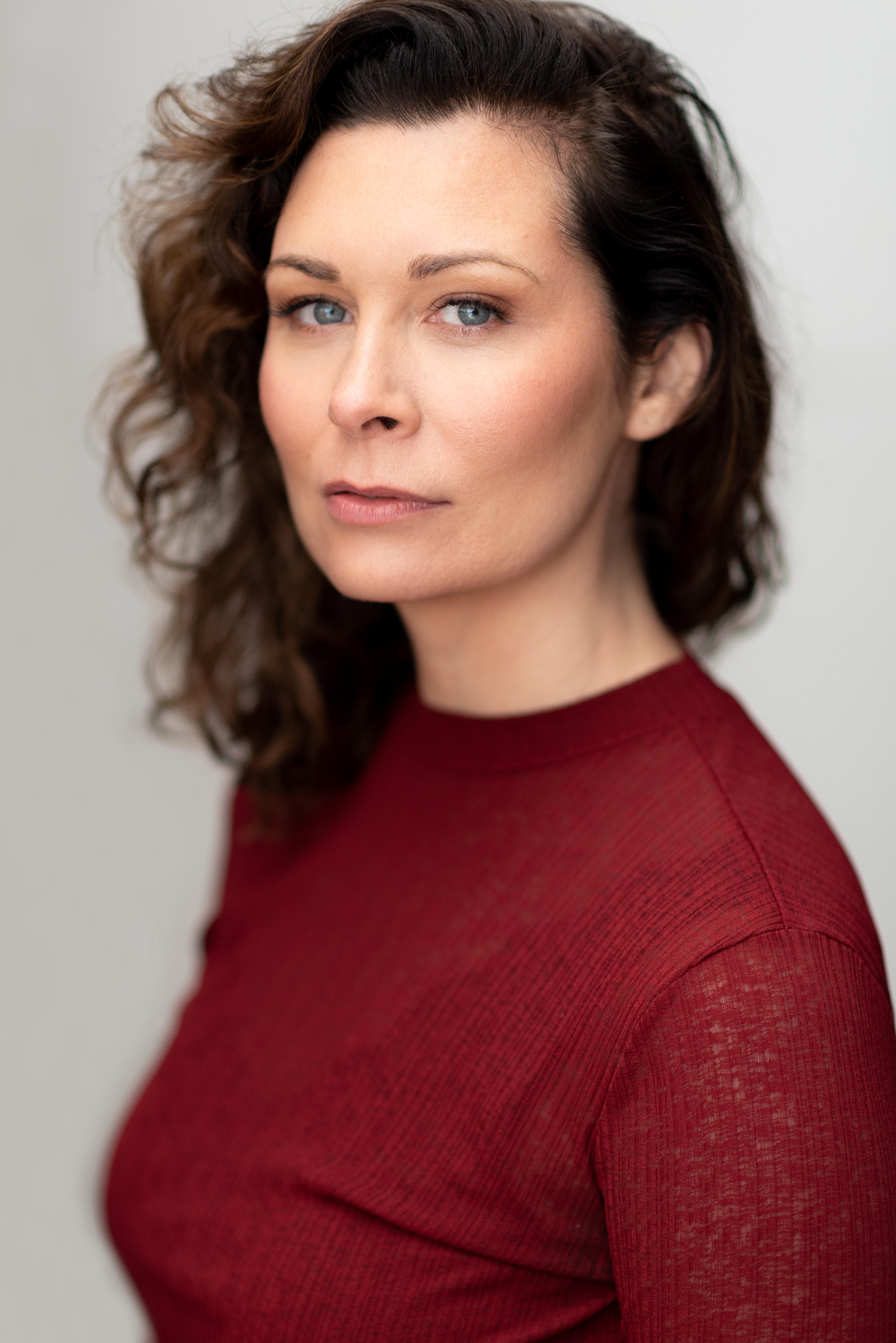 actor Leah Baulch large photo