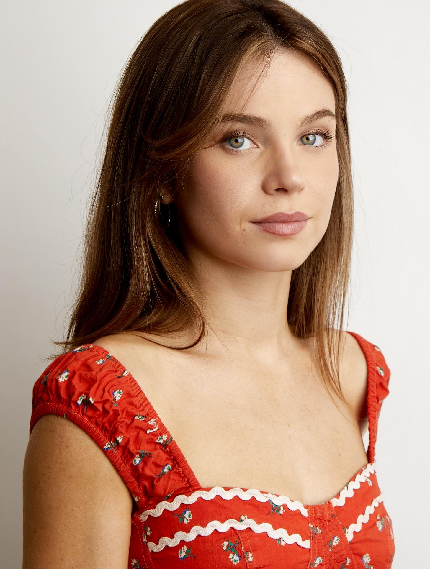 actor AlexAnn Hopkins large photo