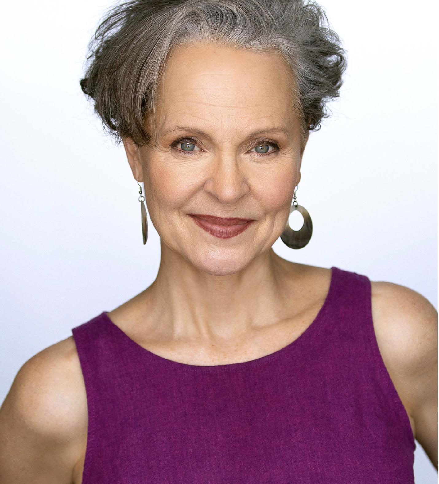 actor Rebecca Klingler large photo