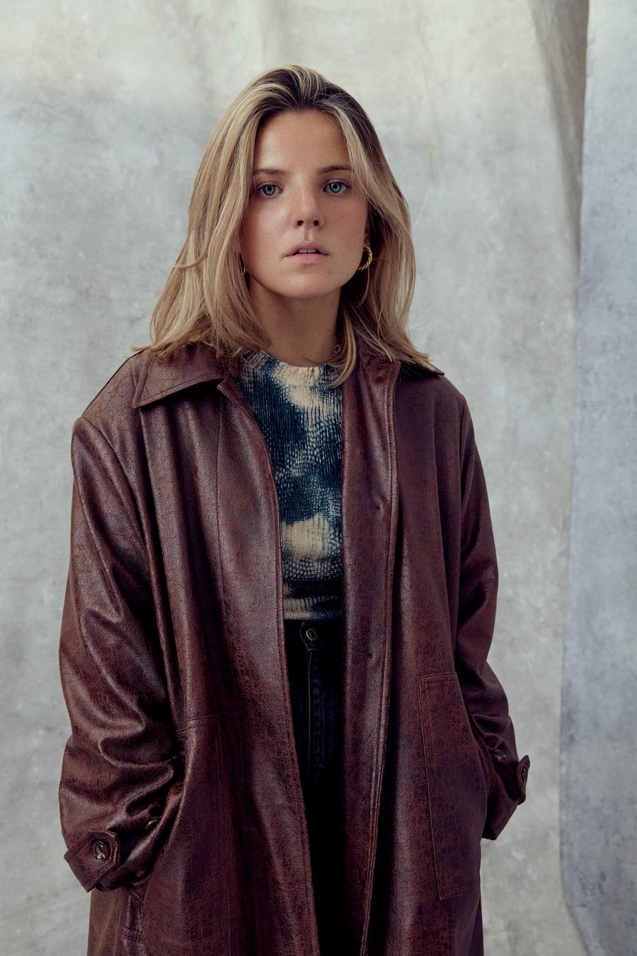 actor Ellie-Rose Mackinlay large photo