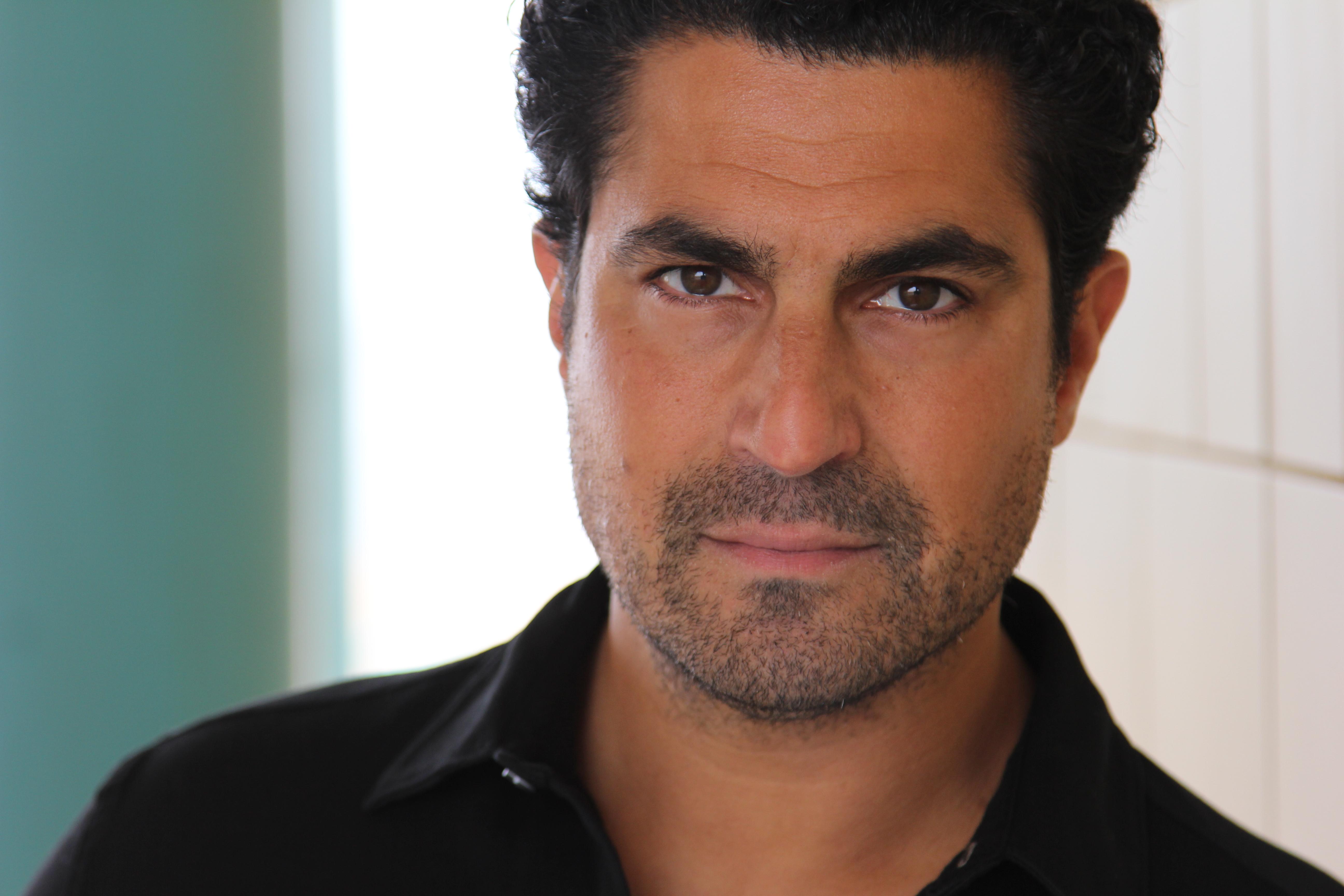 actor Chris Victor large photo