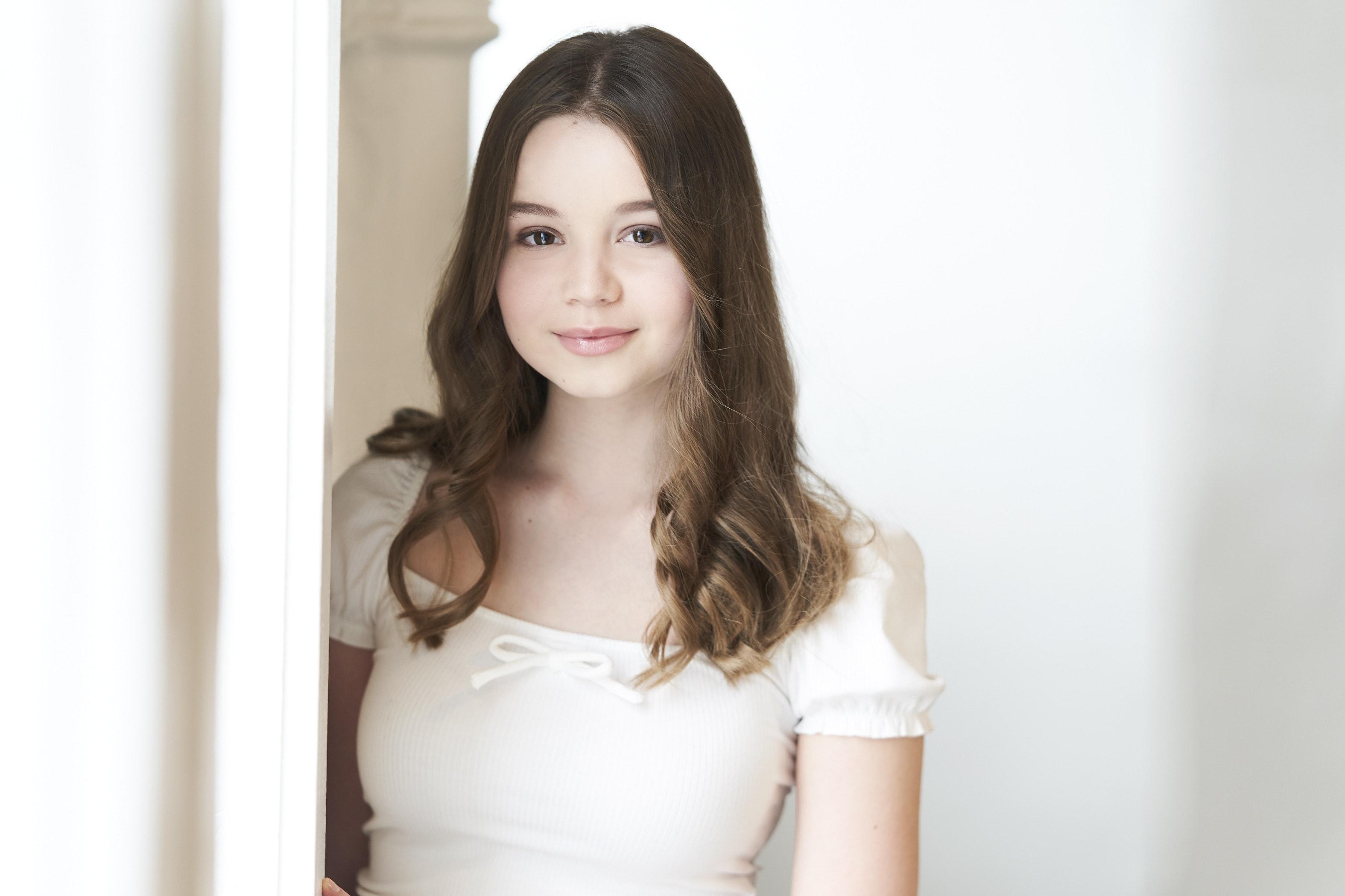 actor Morgan Neundorf large photo