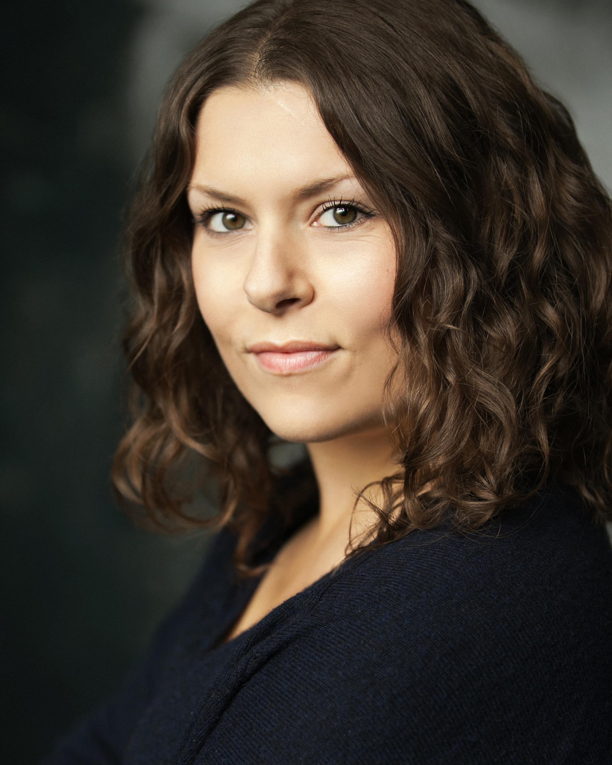 actor Jessica Carroll large photo