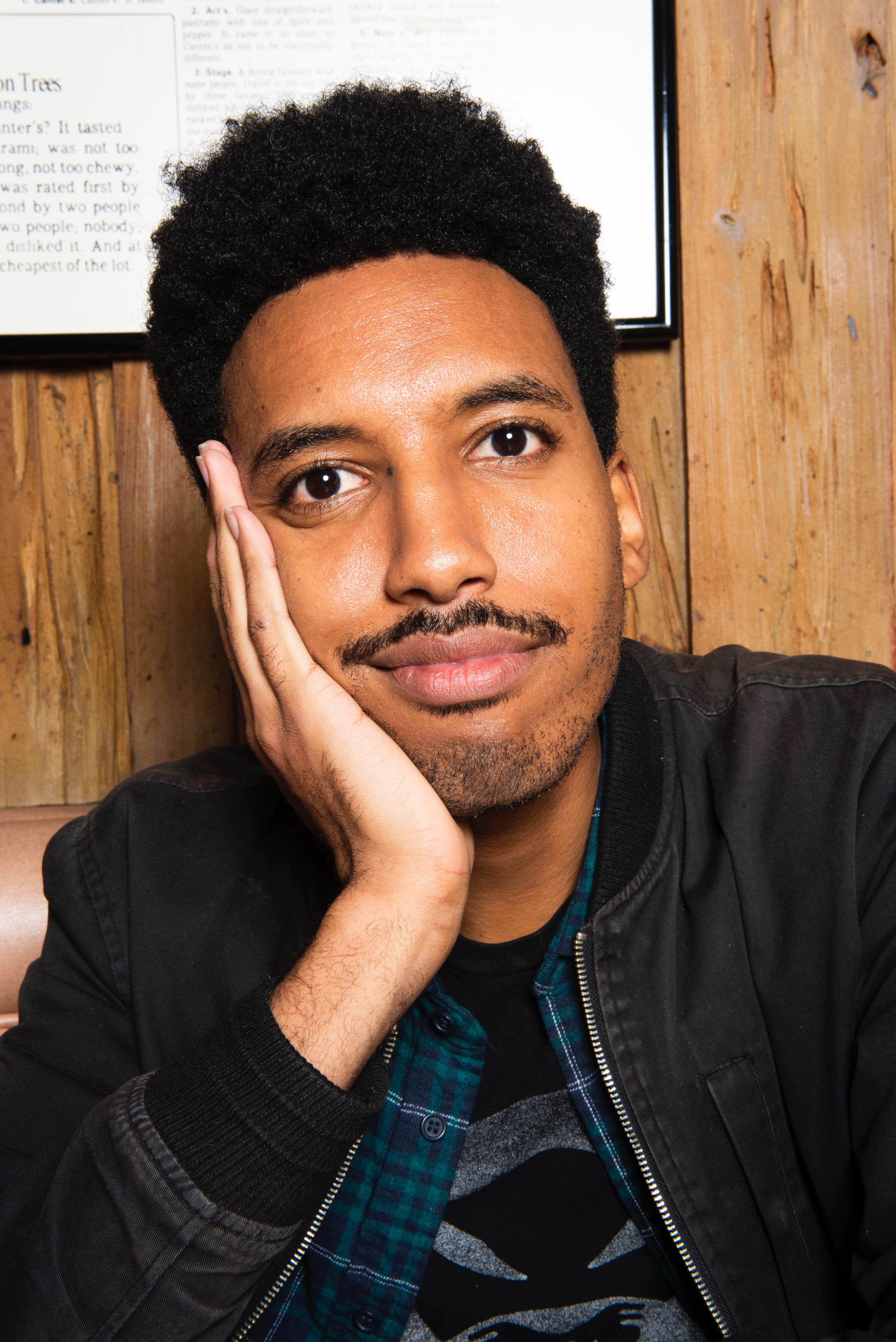 actor Biniam Bizuneh large photo