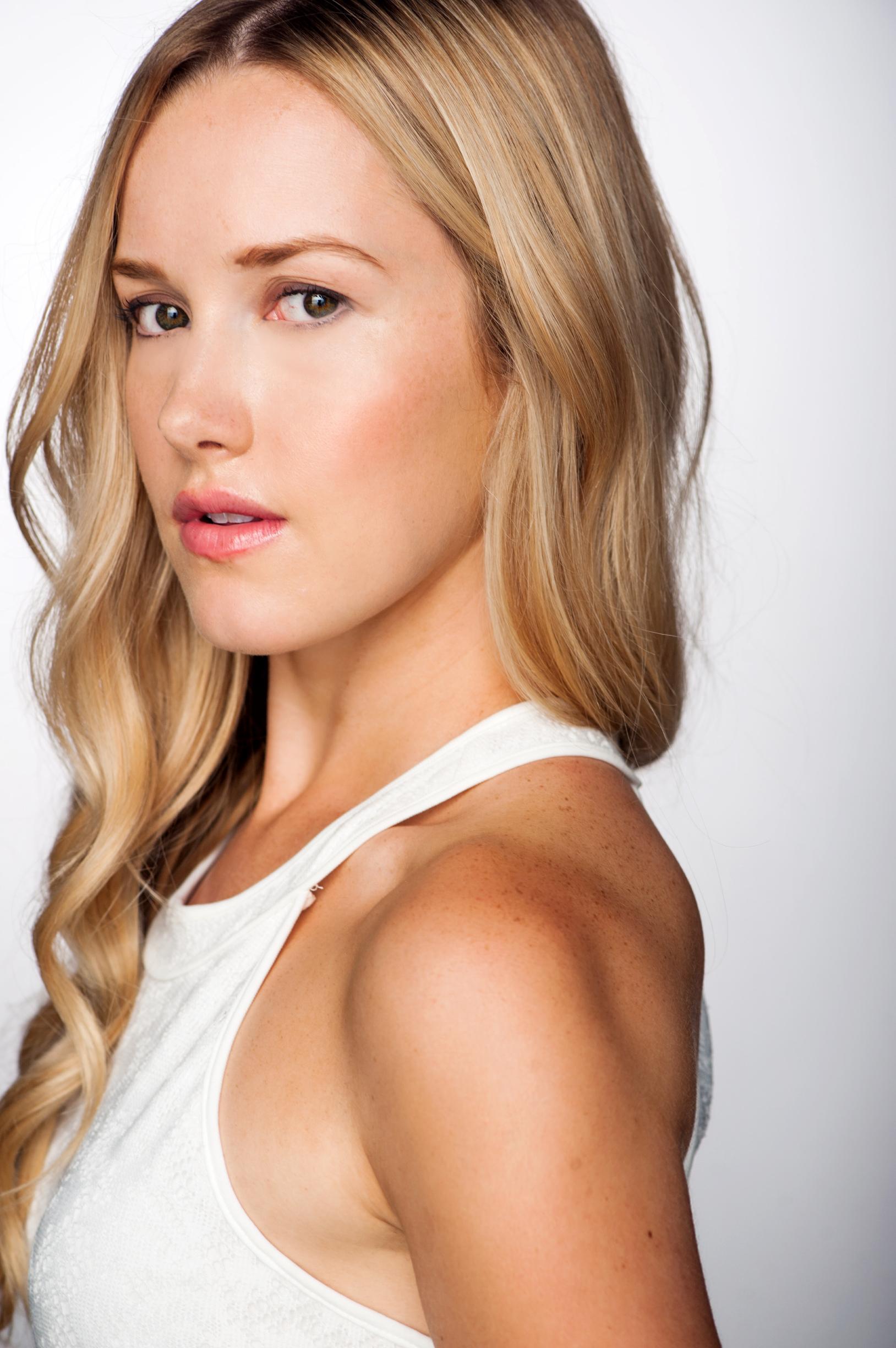 actor Lily Delamere large photo