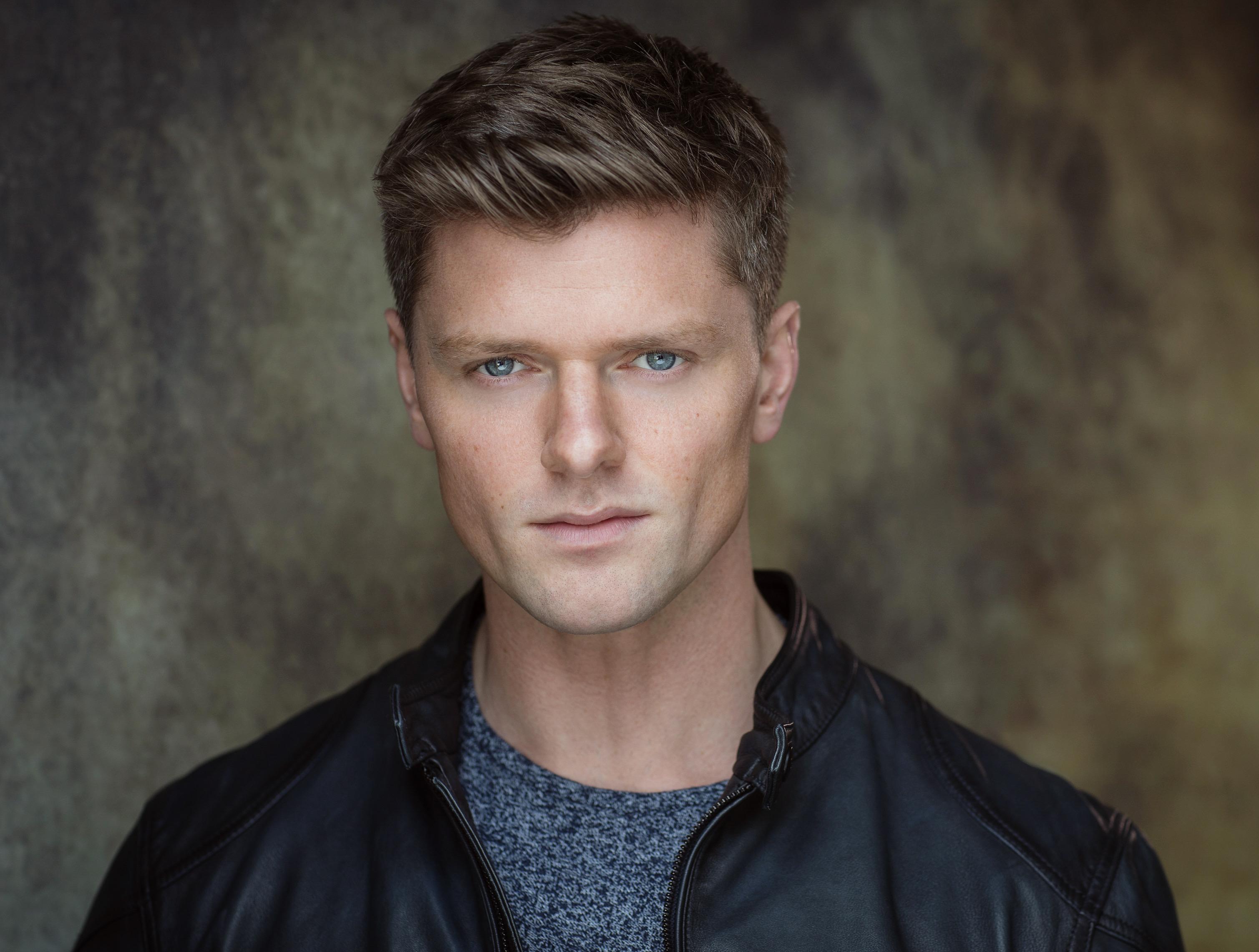 actor Harry Neale large photo