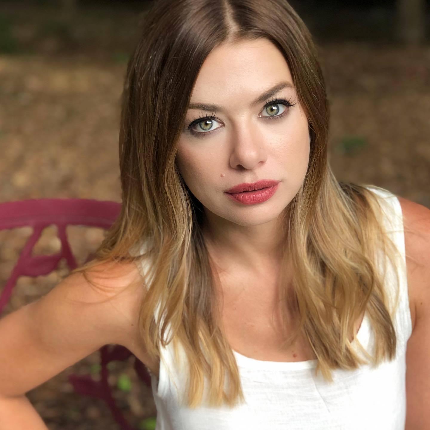 actor Llana Barron large photo