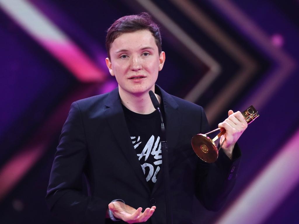 actor Leonard Carow large photo