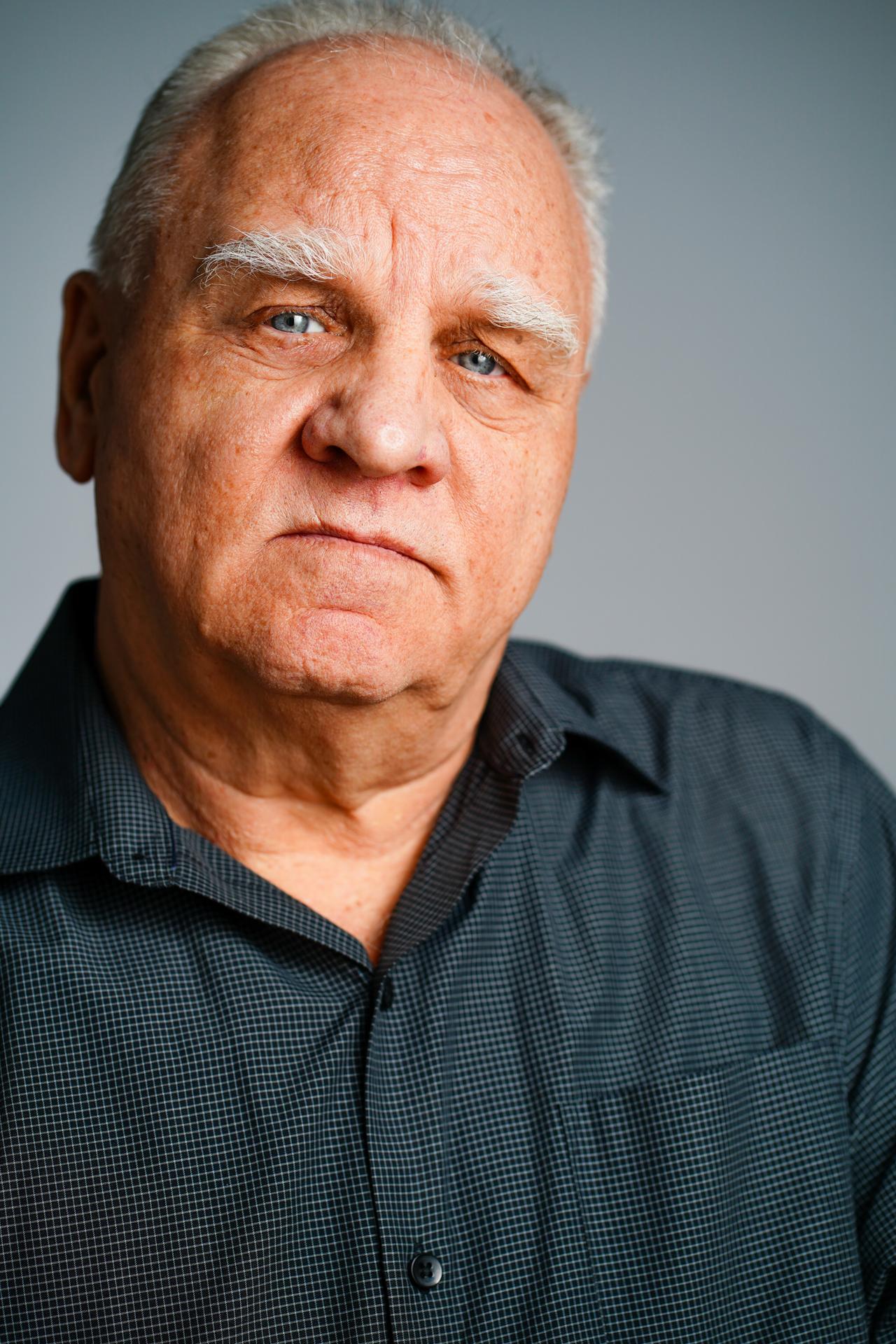 actor Robert C. Kirk large photo