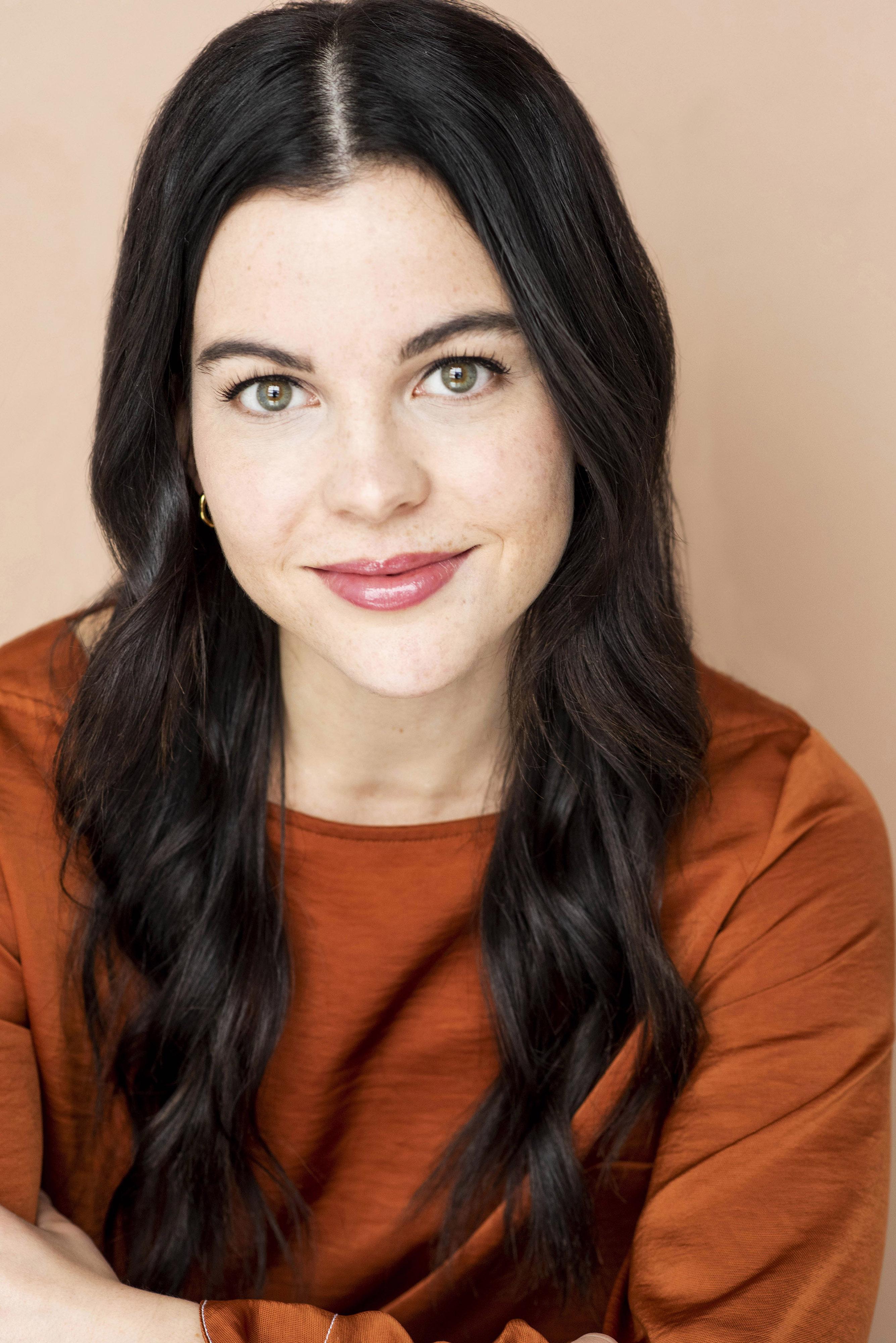 actor Diana Botelho-Urbanski large photo