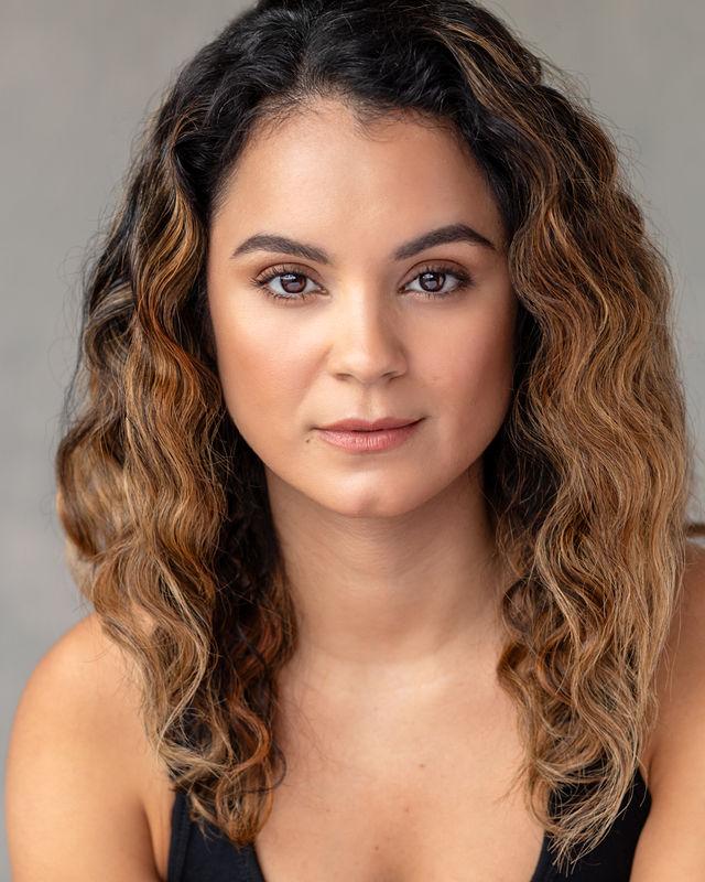 actor Lara Silva large photo