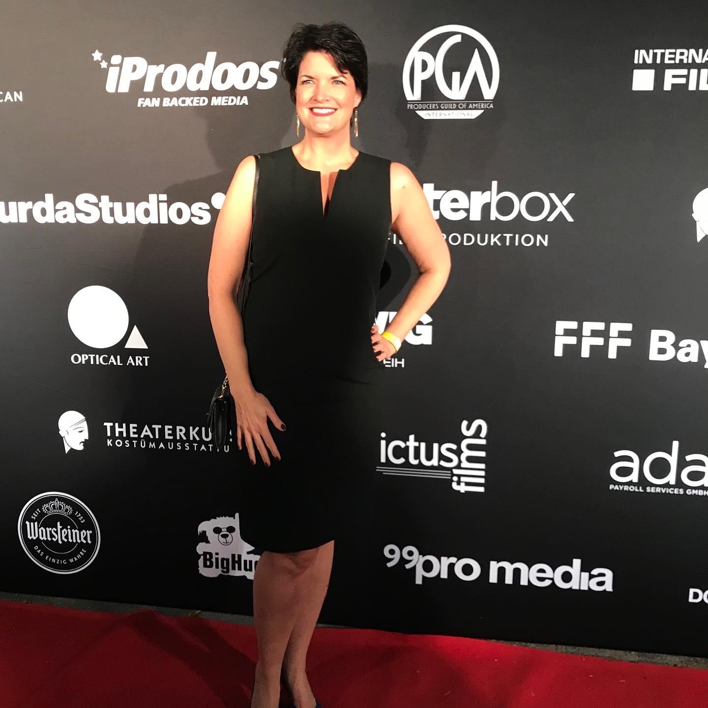 actor Sheri Beth Dusek large photo