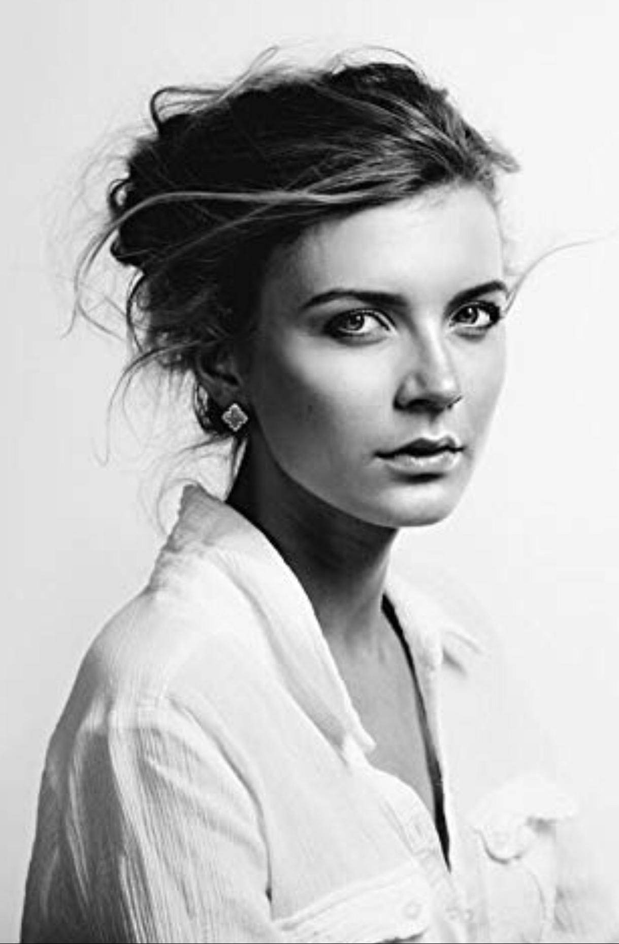 actor Kendra Carelli large photo