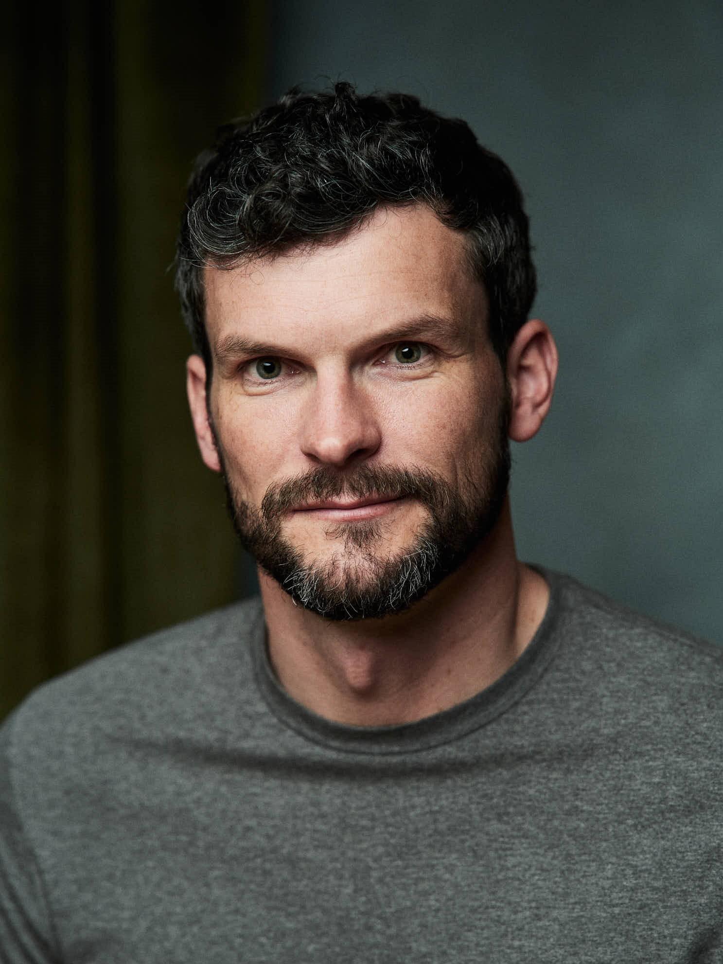 actor Owen J. Barton large photo