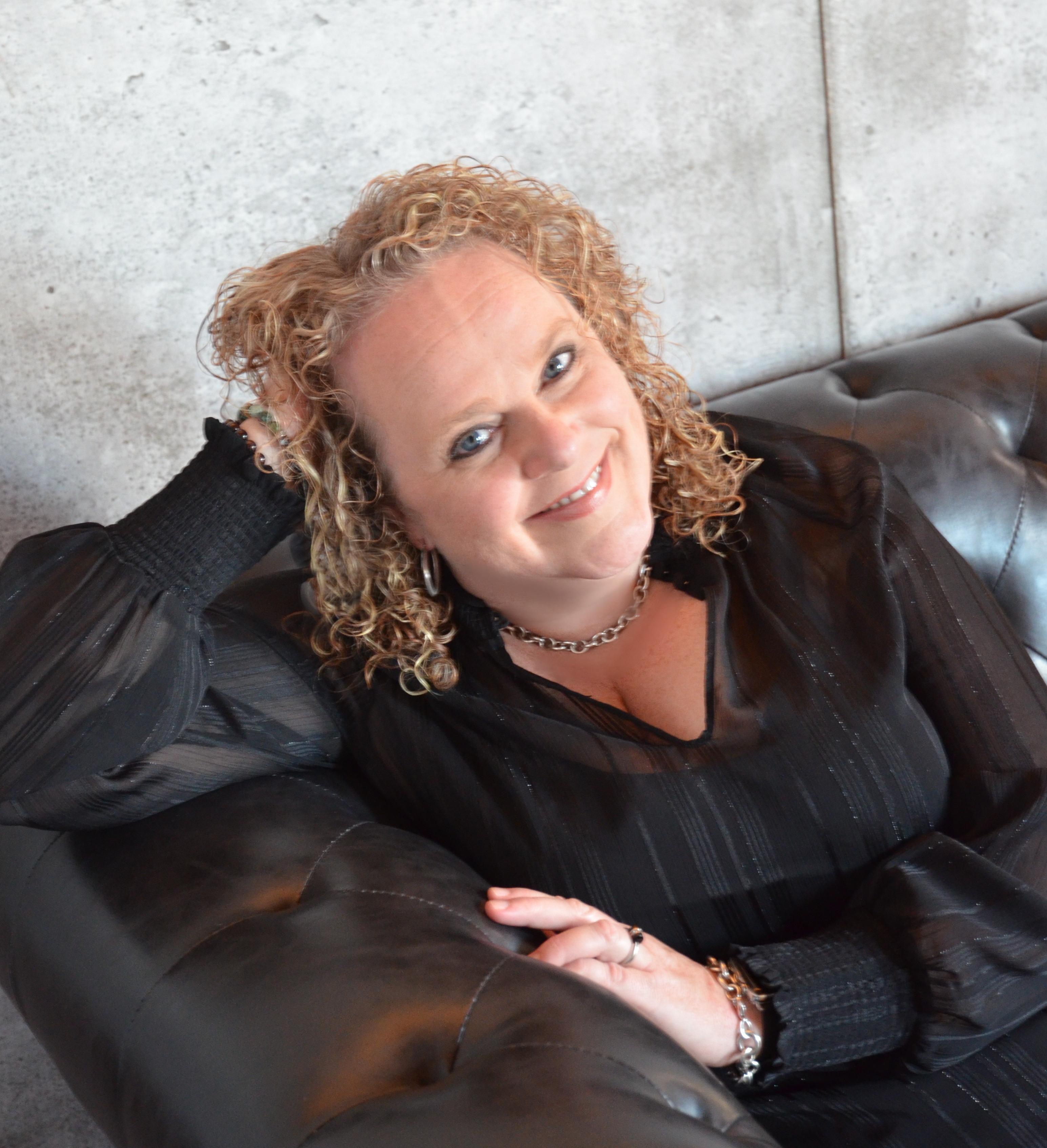 actor Heather Bambrick large photo