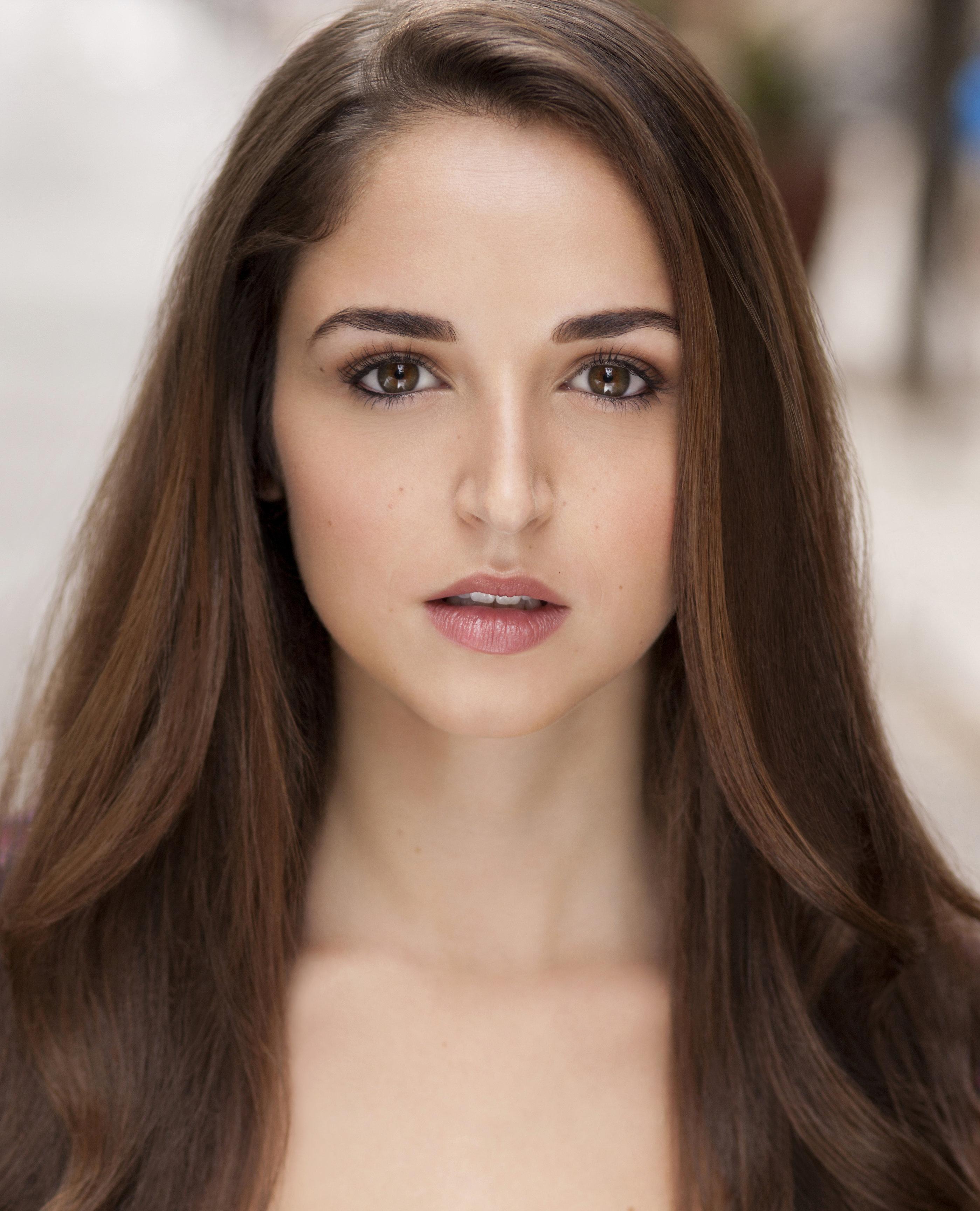 actor Isabel Nesti large photo