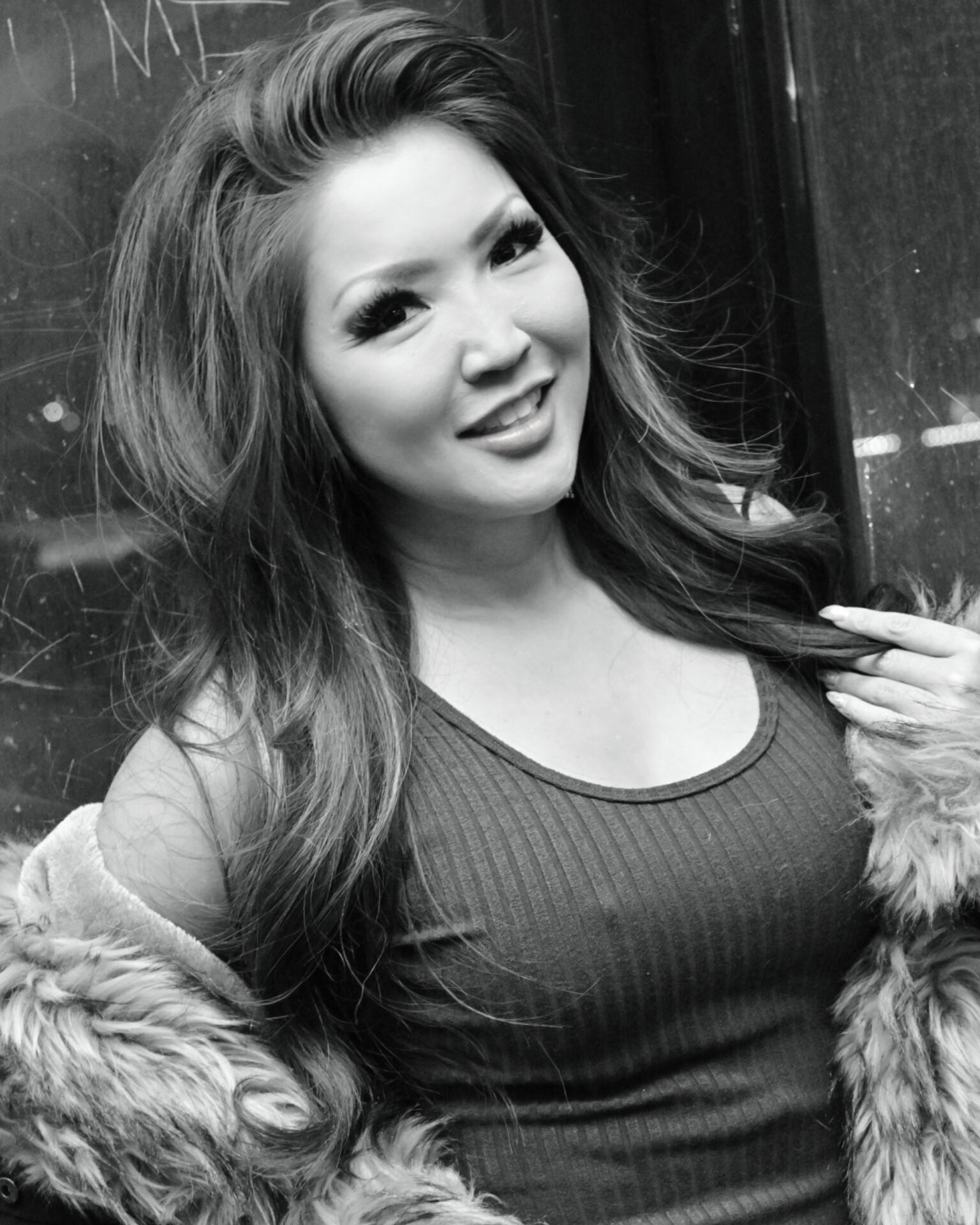 actor Tia Kai large photo