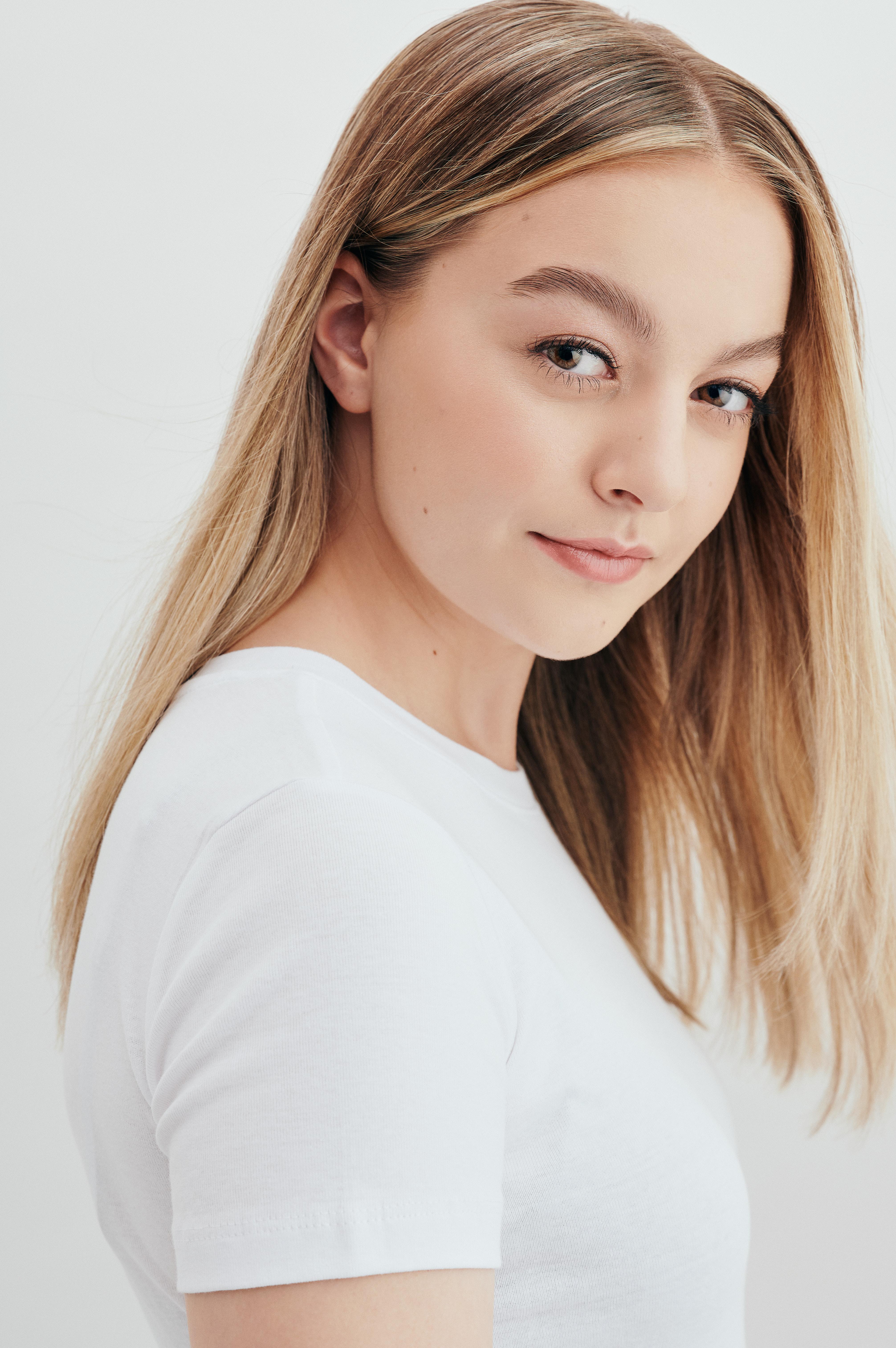 actor Milli Wilkinson large photo