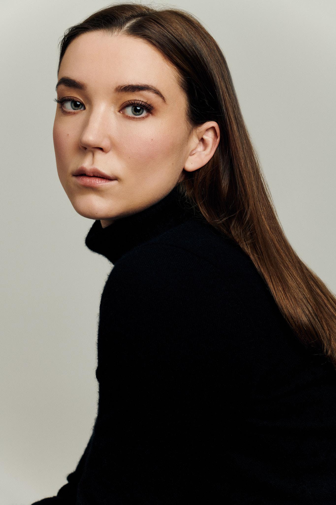 actor Nicole Brydon Bloom large photo