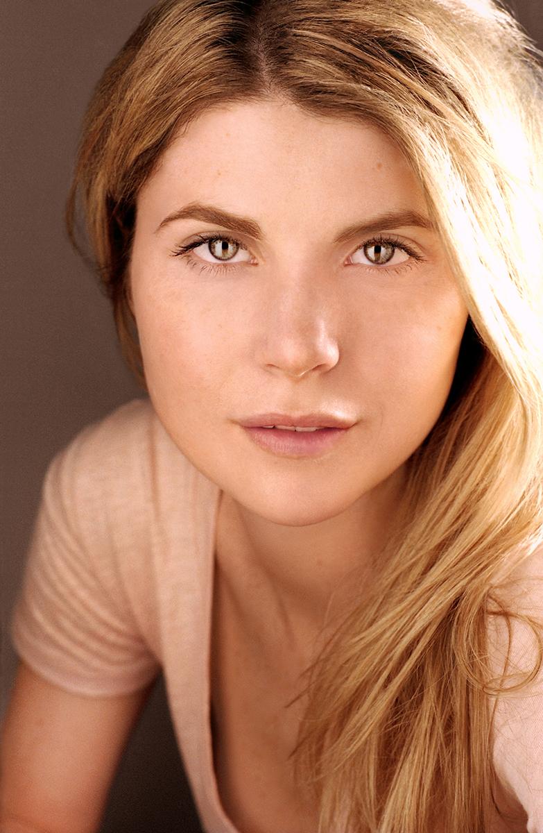 actor Samantha Dakin large photo